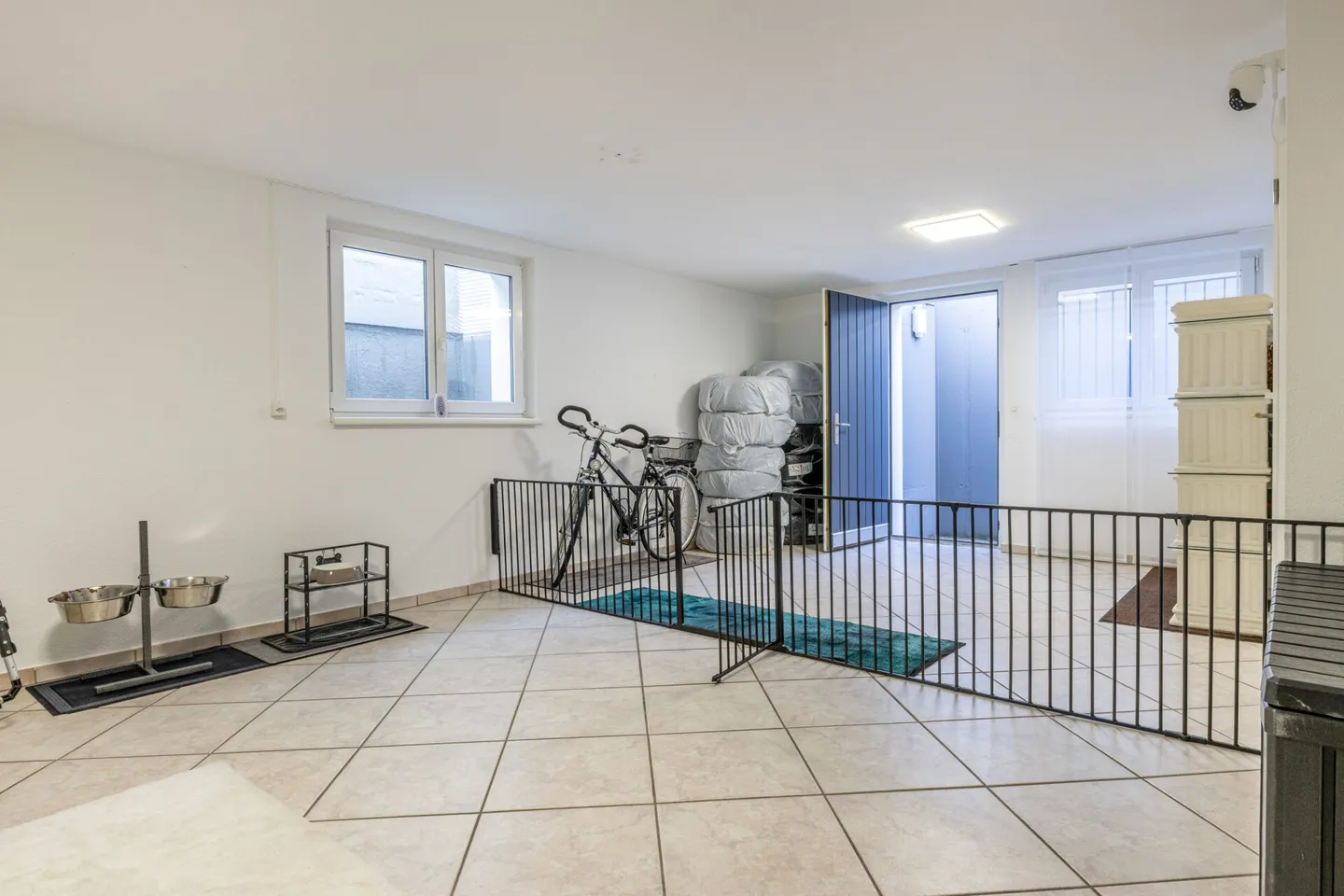 Casa unifamiliare moderna e indipendente con molto spazio per vivere, hobby e affari - Foto 20 di 29