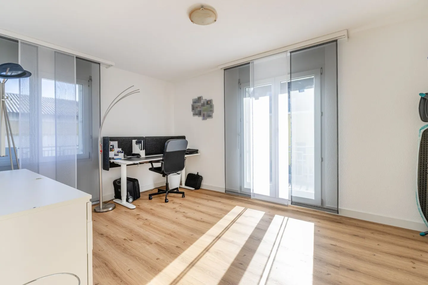 Casa unifamiliare moderna e indipendente con molto spazio per vivere, hobby e affari - Foto 16 di 29