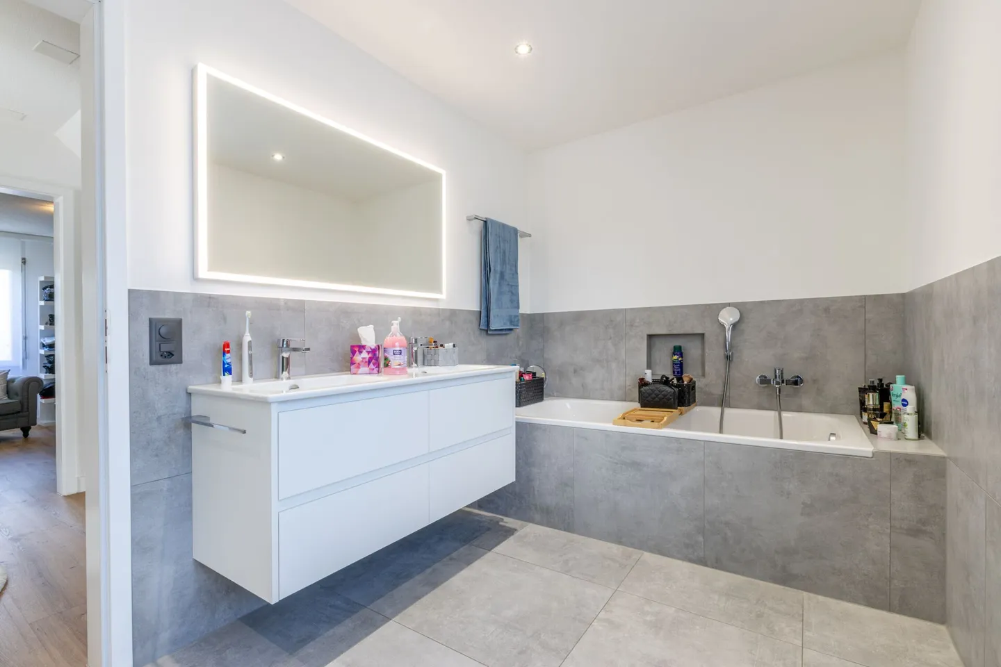 Casa unifamiliare moderna e indipendente con molto spazio per vivere, hobby e affari - Foto 17 di 29