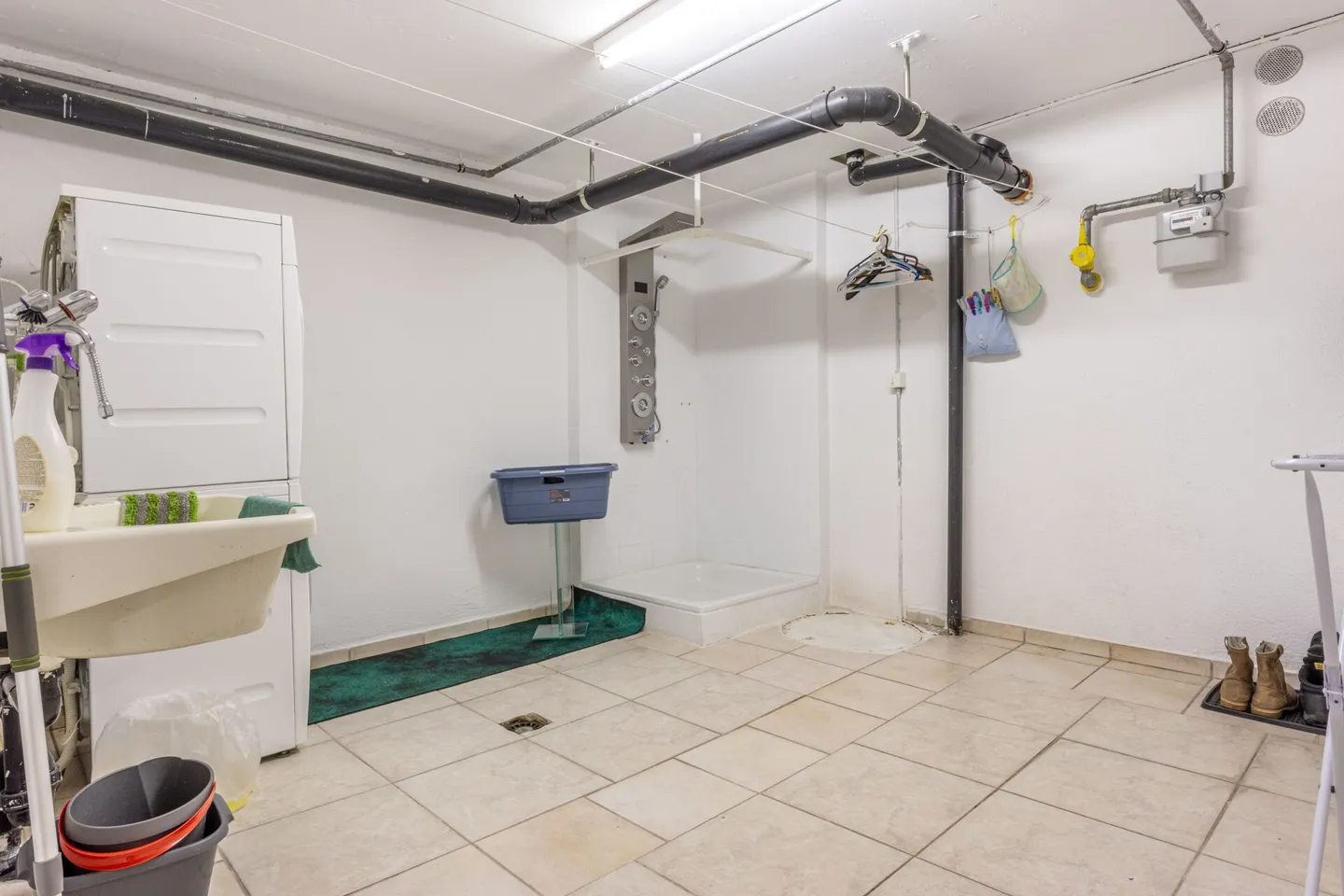 Casa unifamiliare moderna e indipendente con molto spazio per vivere, hobby e affari - Foto 21 di 29