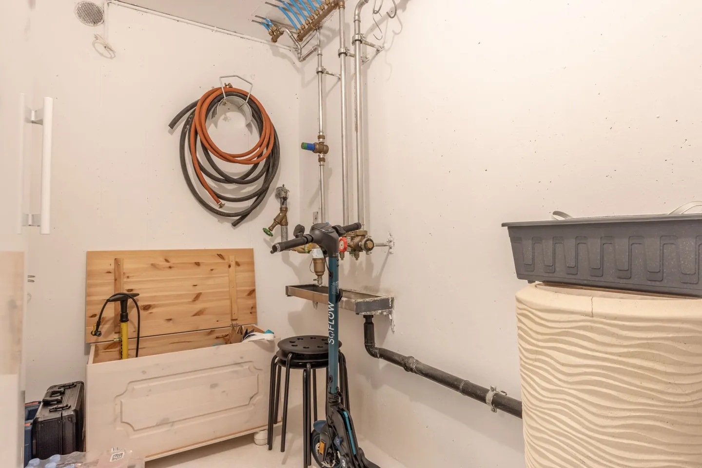 Casa unifamiliare moderna e indipendente con molto spazio per vivere, hobby e affari - Foto 22 di 29