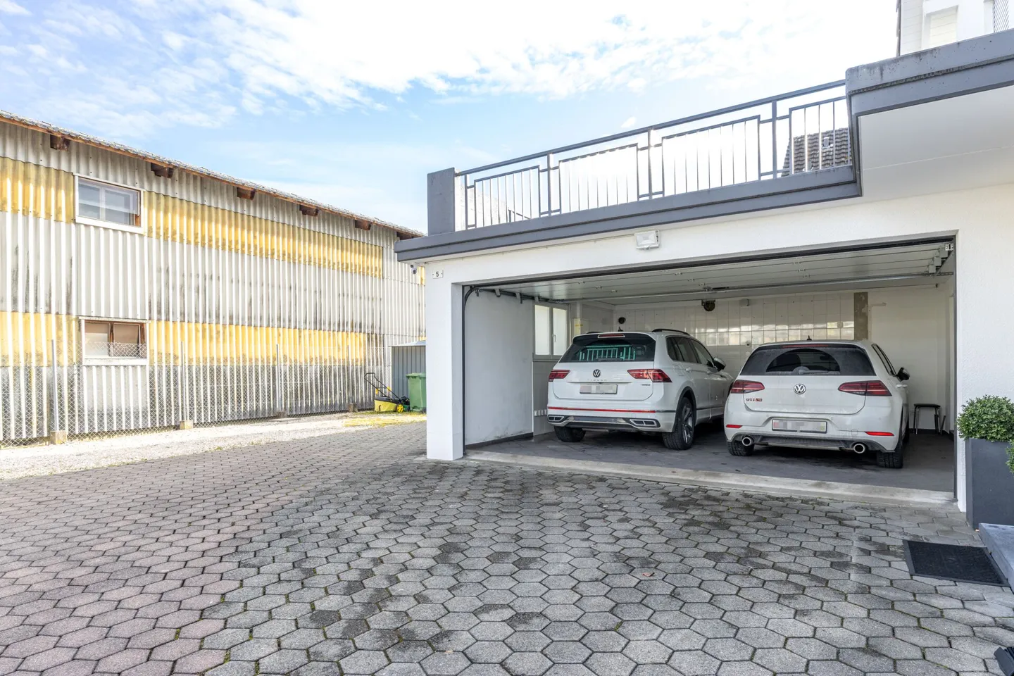 Casa unifamiliare moderna e indipendente con molto spazio per vivere, hobby e affari - Foto 23 di 29