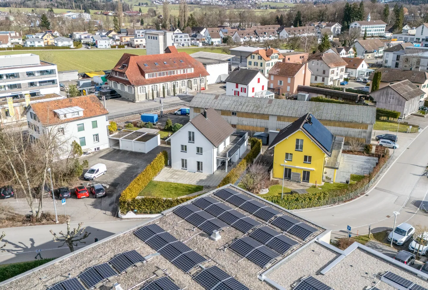 Casa unifamiliare moderna e indipendente con molto spazio per vivere, hobby e affari - Foto 28 di 29