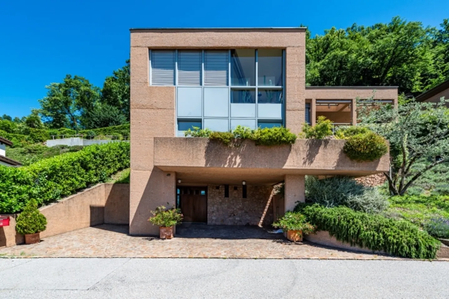 Modern House with Beautiful Lake View - Photo 2 of 19