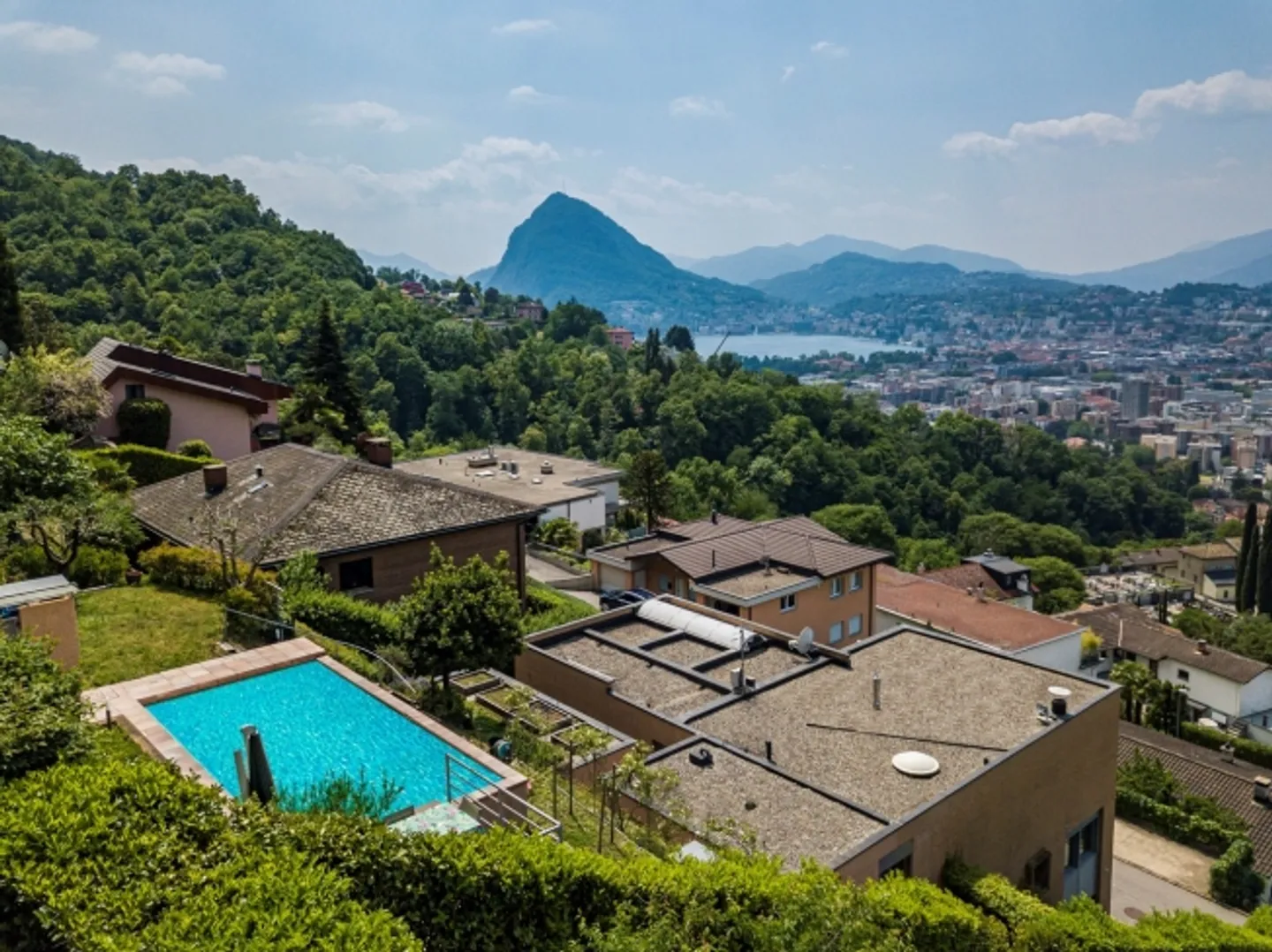 Modern House with Beautiful Lake View - Photo 3 of 19