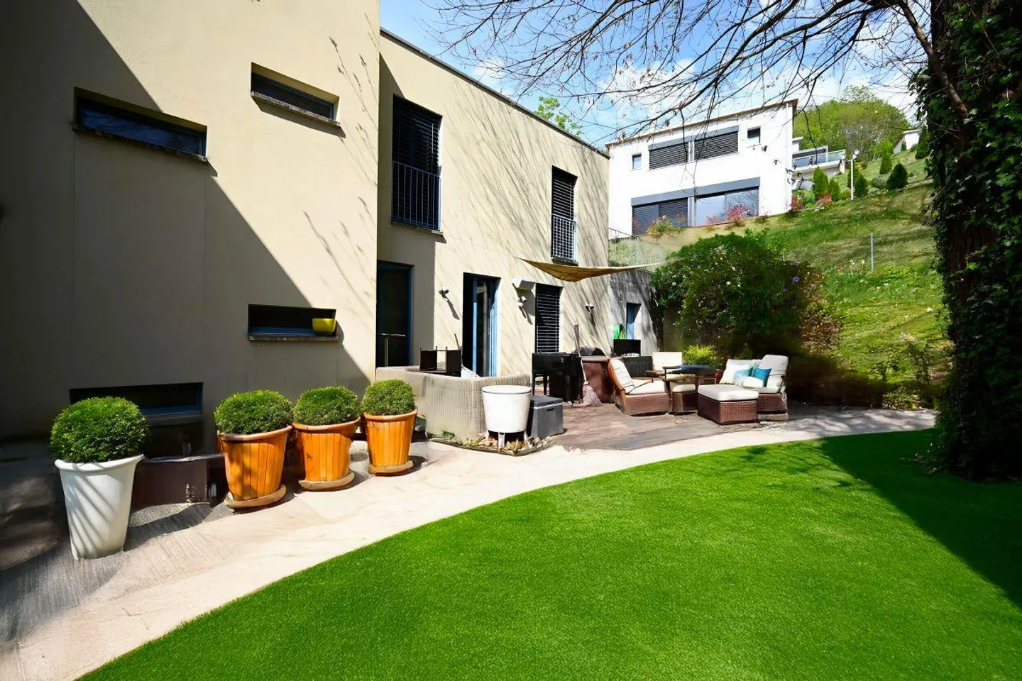 Maison individuelle exclusive avec jardin - Photo 1 sur 8