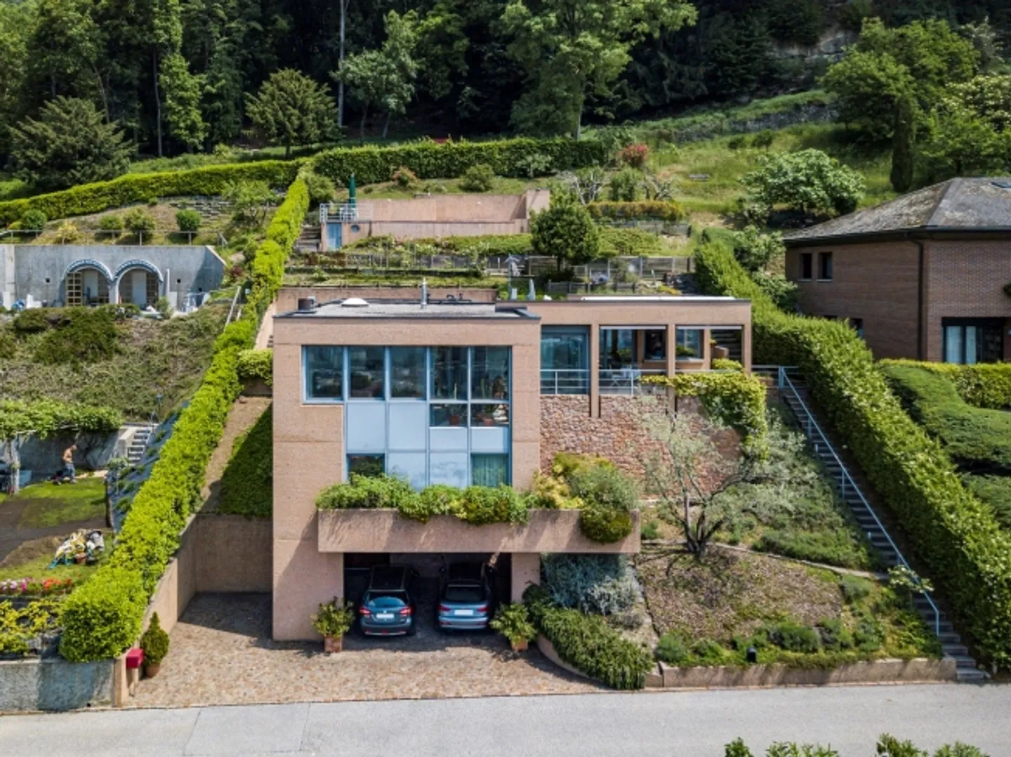 Modern House with Beautiful Lake View - Photo 5 of 19