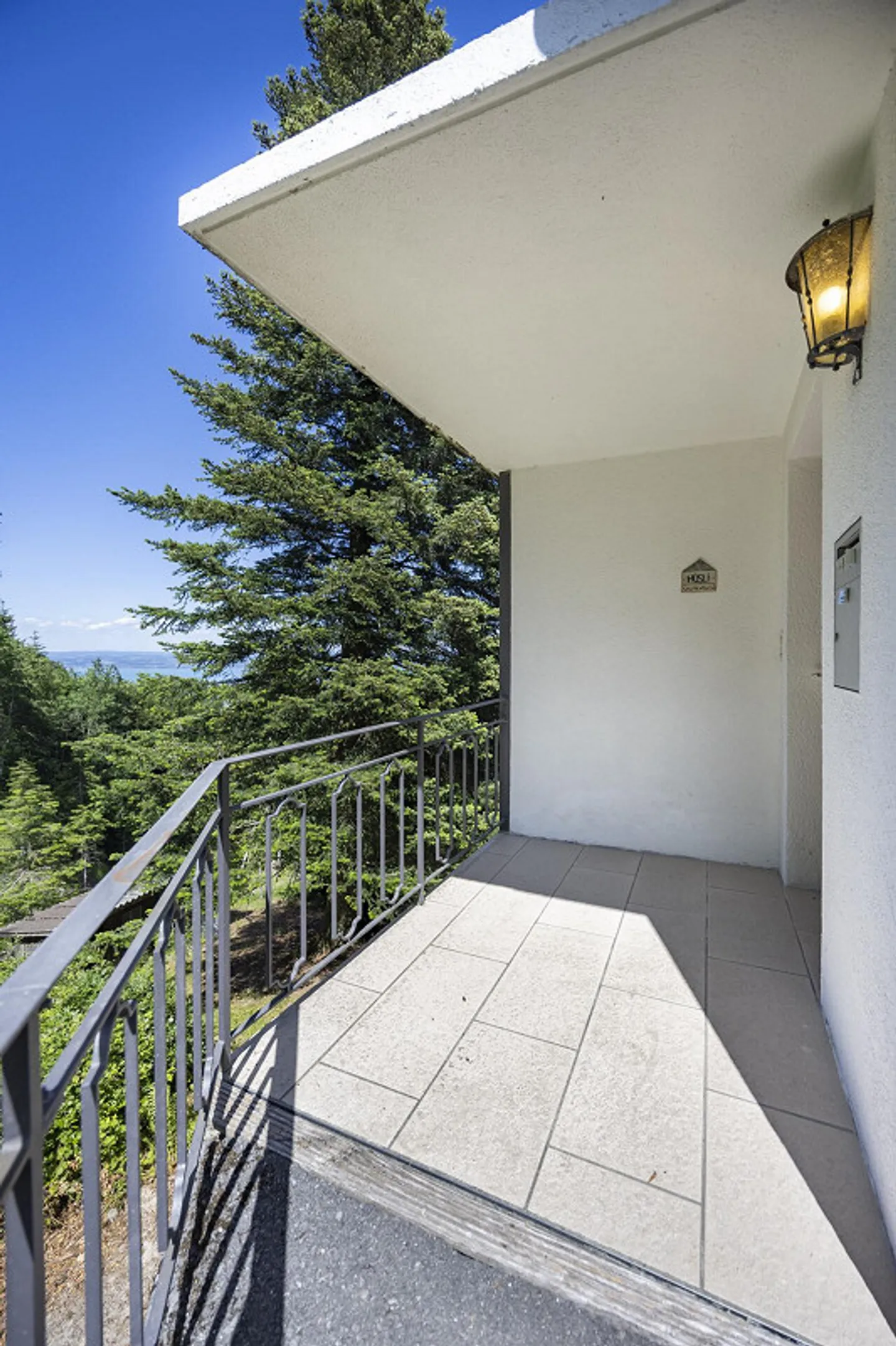 Detached single-family house with a separate apartment - Photo 14 of 21