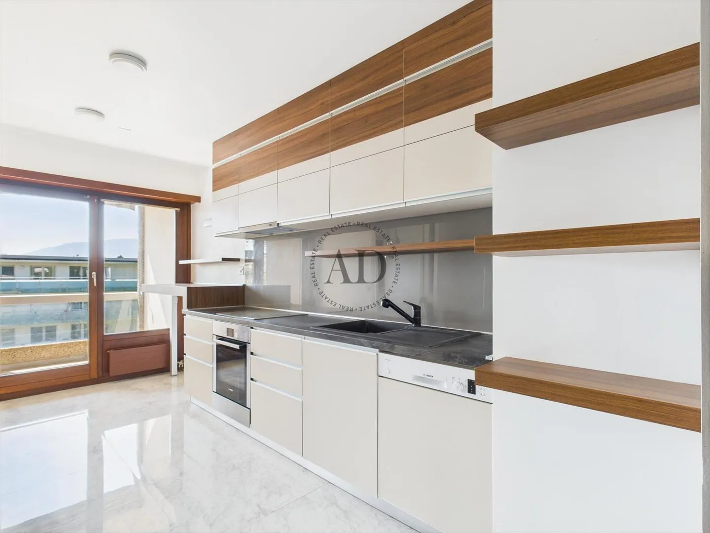 Appartamento 6 locali - Foto 2 di 6