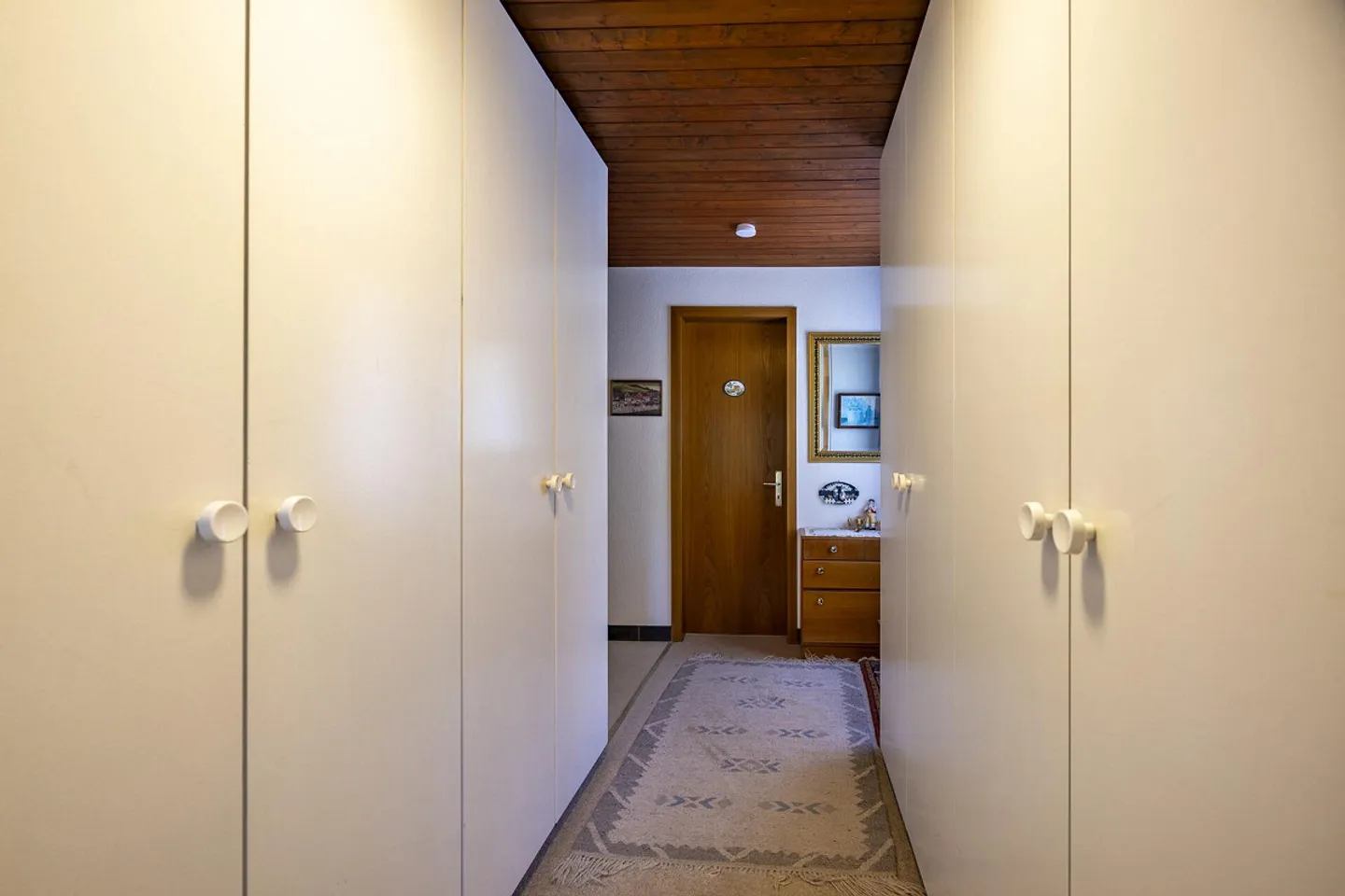 Detached single-family house with a separate apartment - Photo 15 of 21