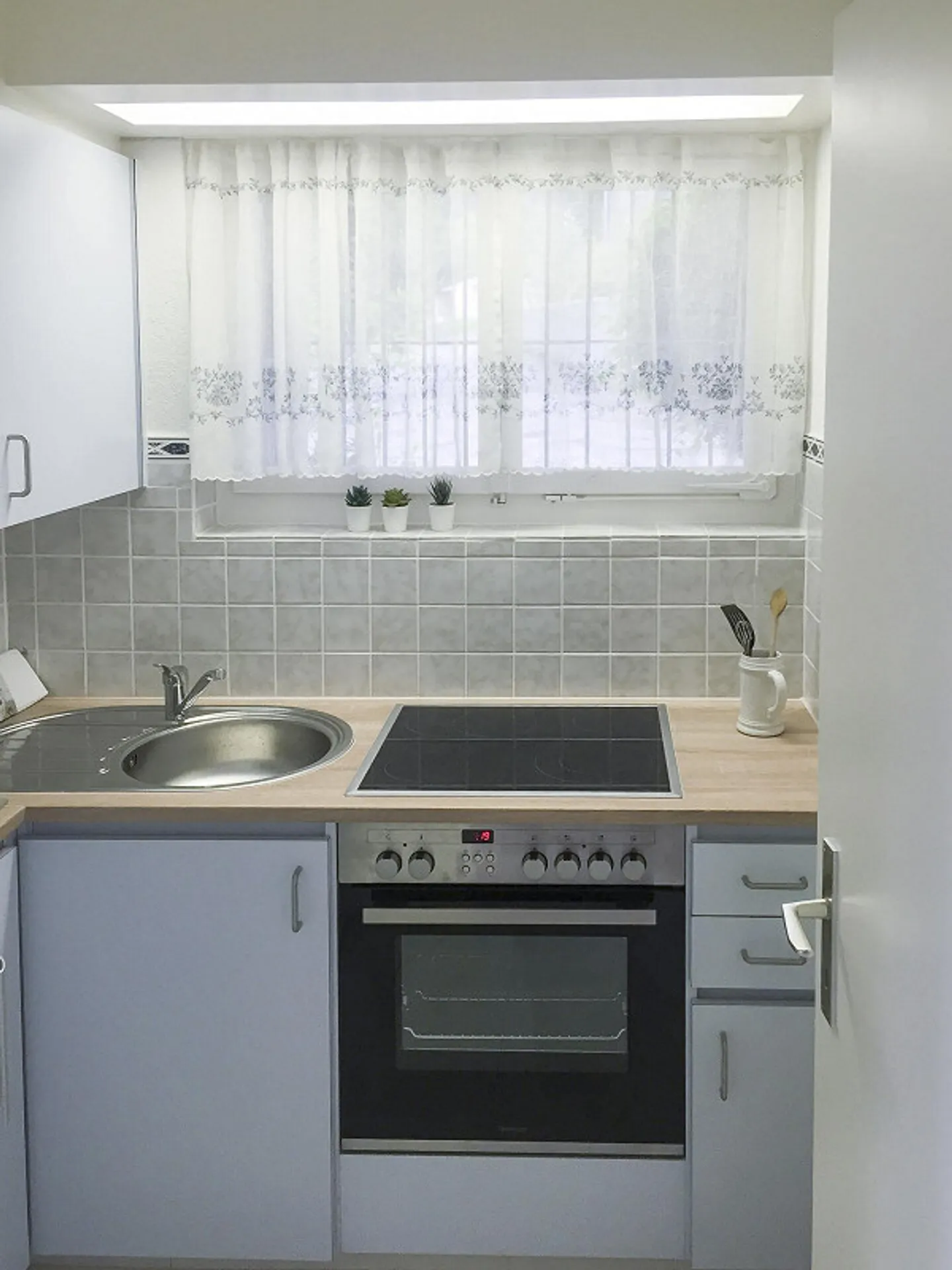 Detached single-family house with a separate apartment - Photo 19 of 21