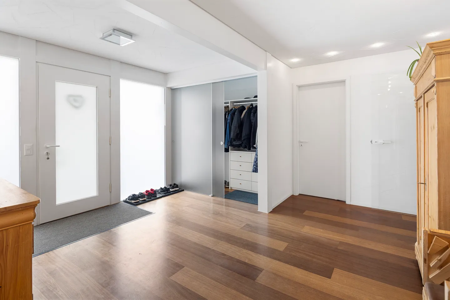 Raumwunder mit grossem Grundstück und Pool an ruhiger Lage - Photo 10 sur 11