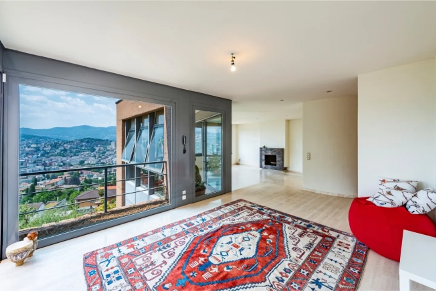 Modern House with Beautiful Lake View - Photo 13 of 19