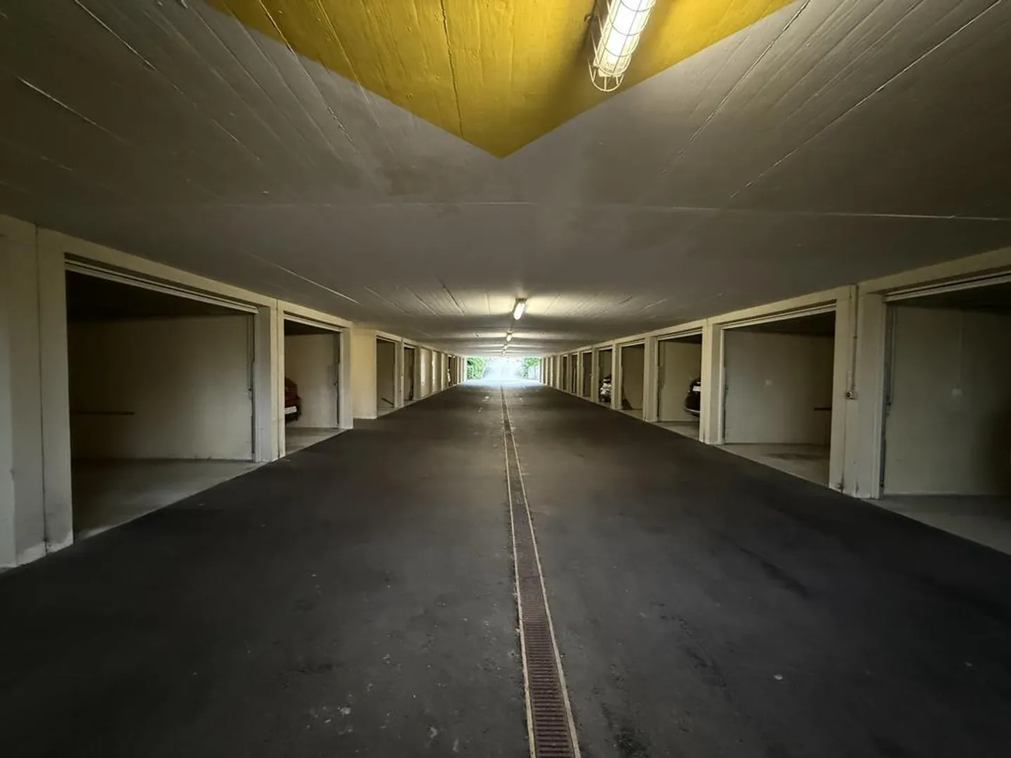 Lockable garage box available for rent immediately - Photo 3 of 4