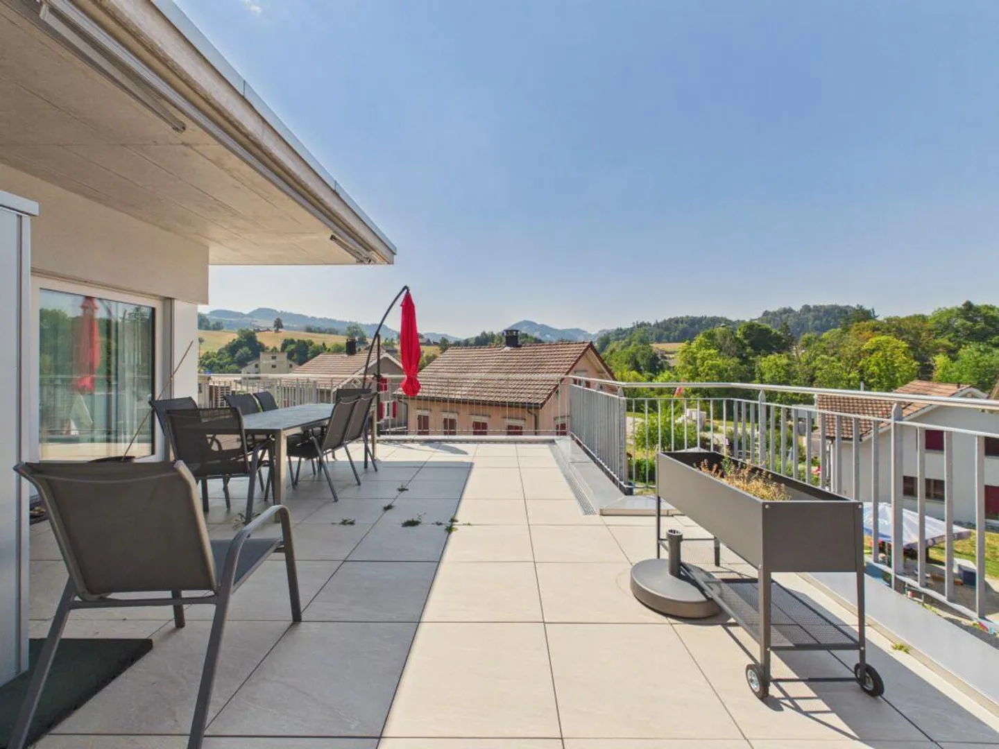 Modern penthouse apartment with sunny terrace - Photo 1 of 15
