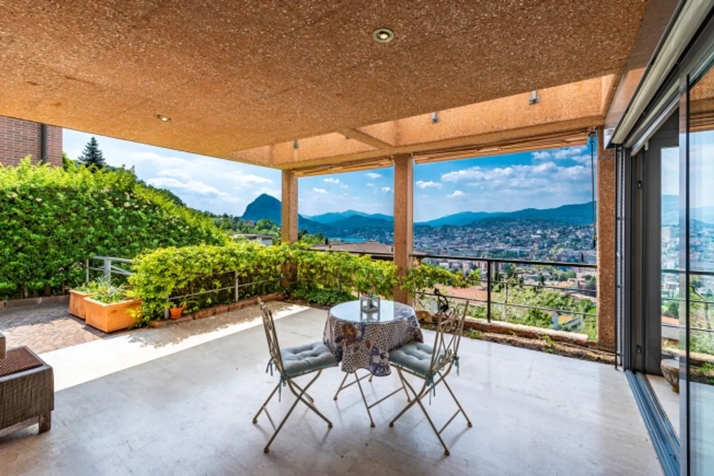 Modern House with Beautiful Lake View - Photo 16 of 19