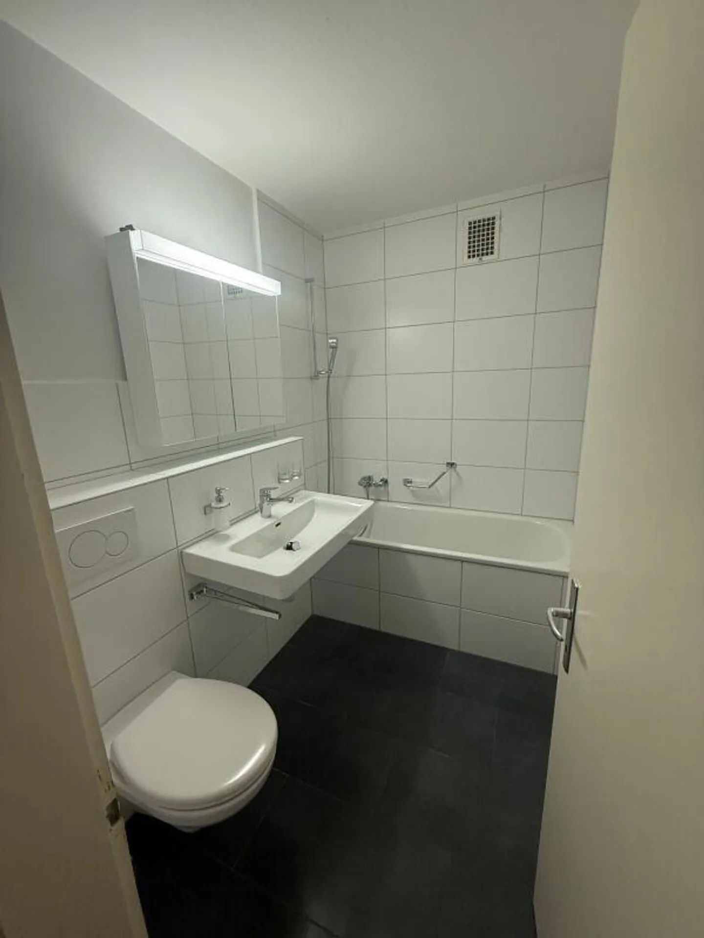 Oasi di benessere tranquilla con balcone sul verde - Foto 6 di 9