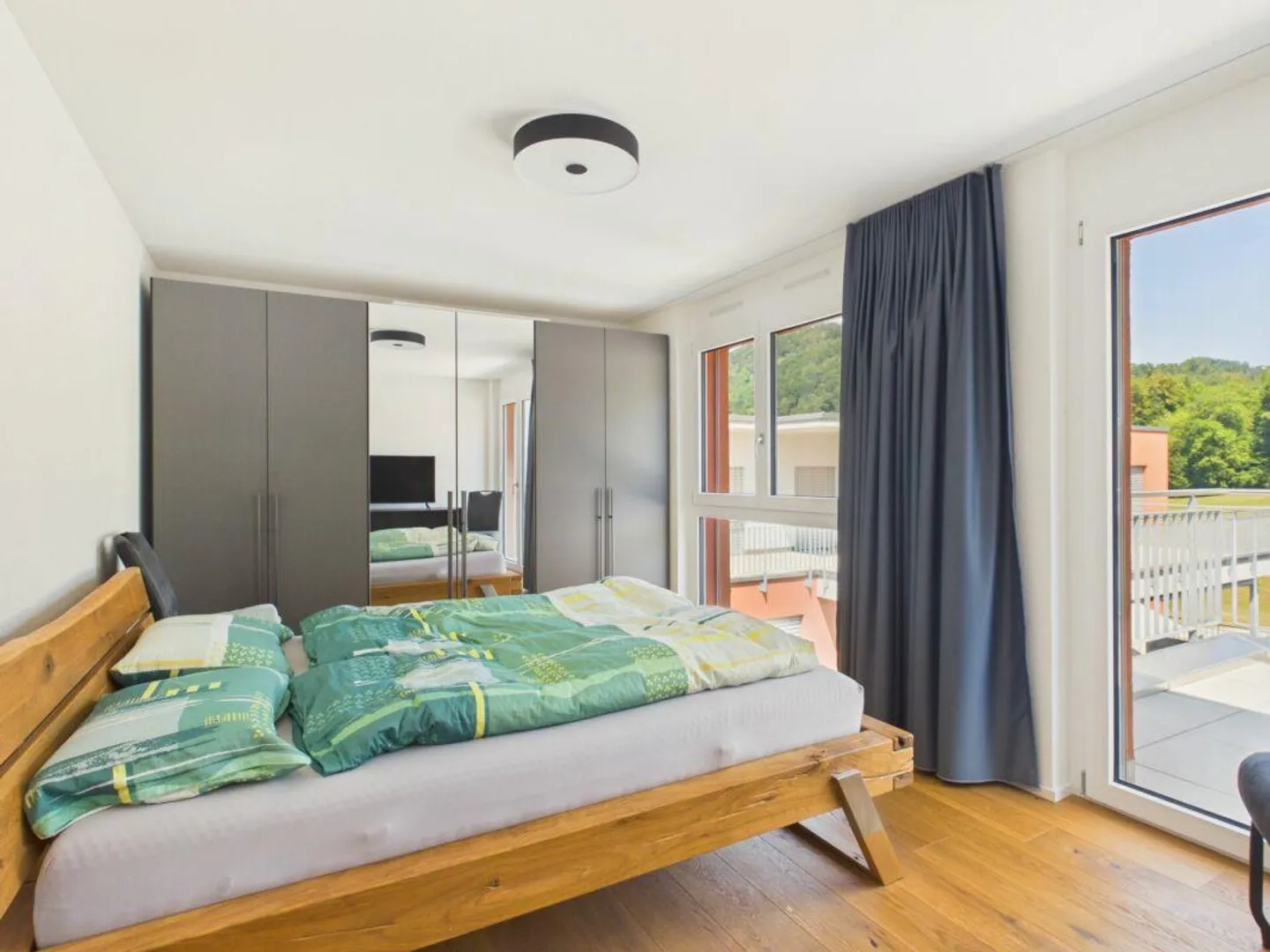 Modern penthouse apartment with sunny terrace - Photo 7 of 15