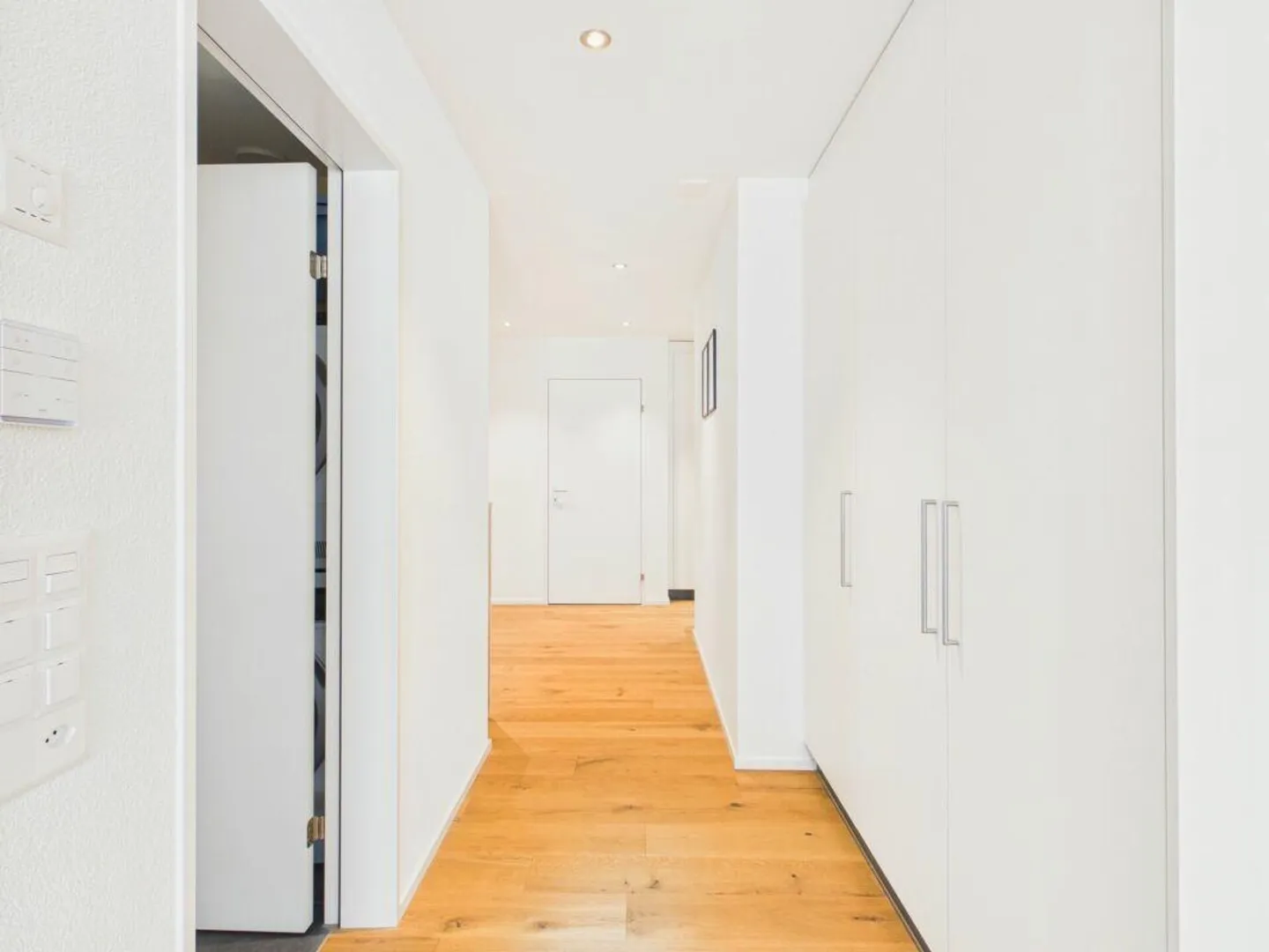 Modern penthouse apartment with sunny terrace - Photo 12 of 15