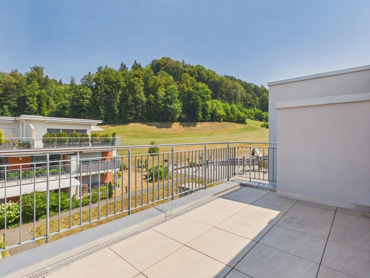 Modern penthouse apartment with sunny terrace - Photo 14 of 15