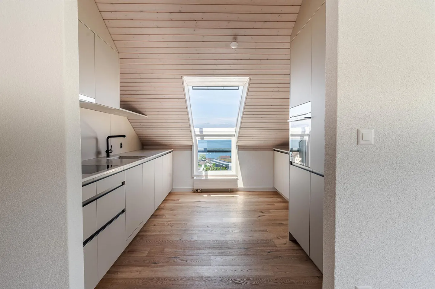 Exklusive Dachwohnung mit Seesicht - Foto 3 von 10
