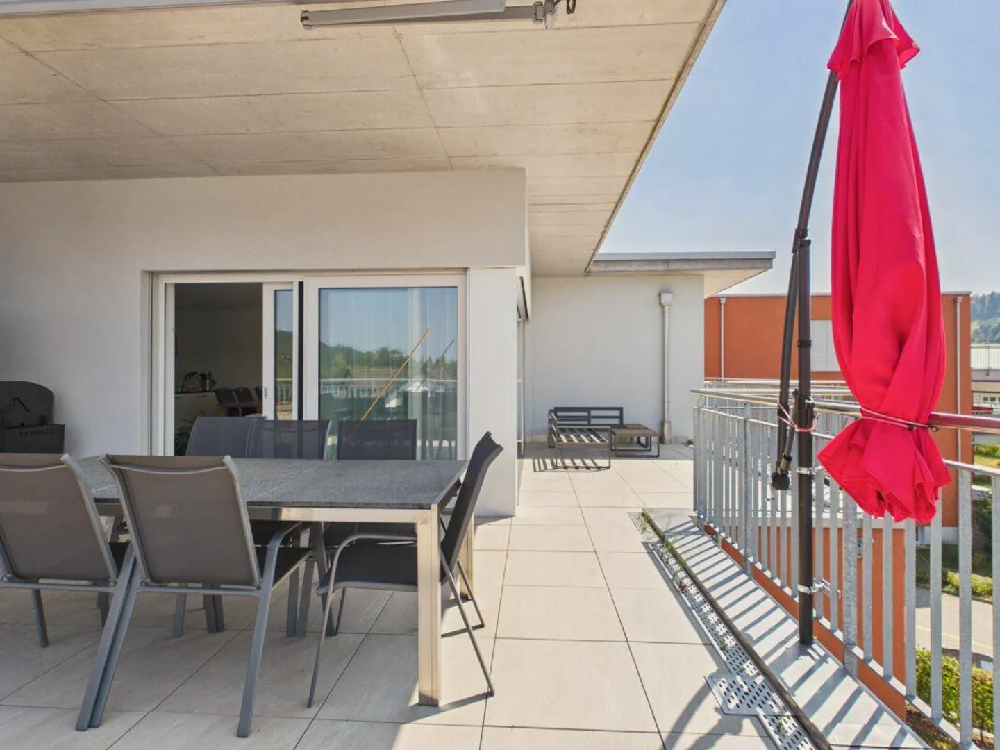 Modern penthouse apartment with sunny terrace - Photo 13 of 15