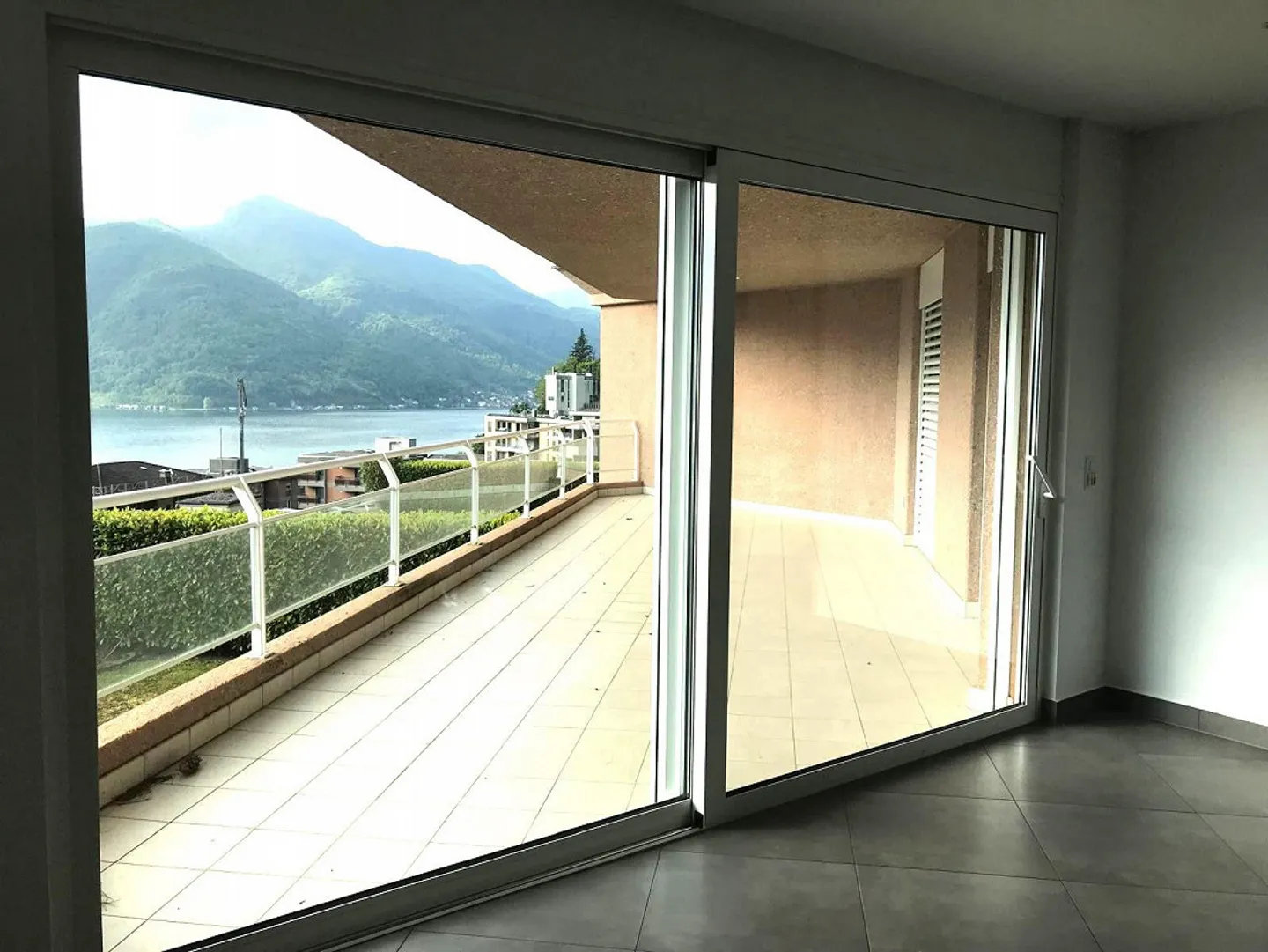 Attico 3.5 camere con splendida terrazza e vista lago - Foto 2 di 13