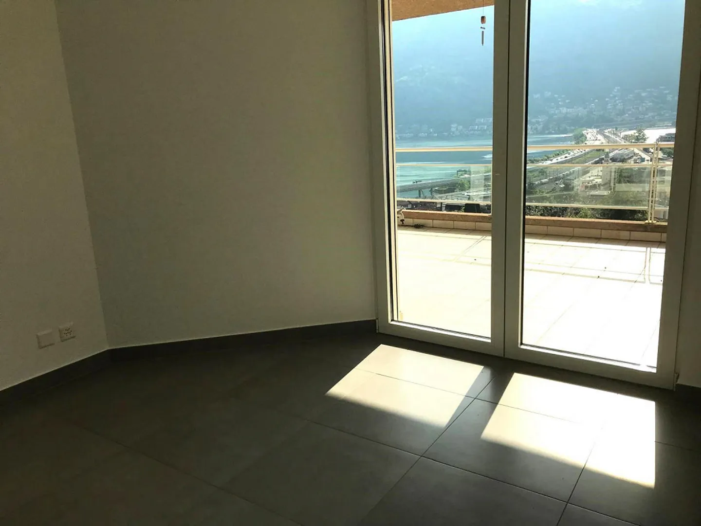 Attico 3.5 camere con splendida terrazza e vista lago - Foto 8 di 13