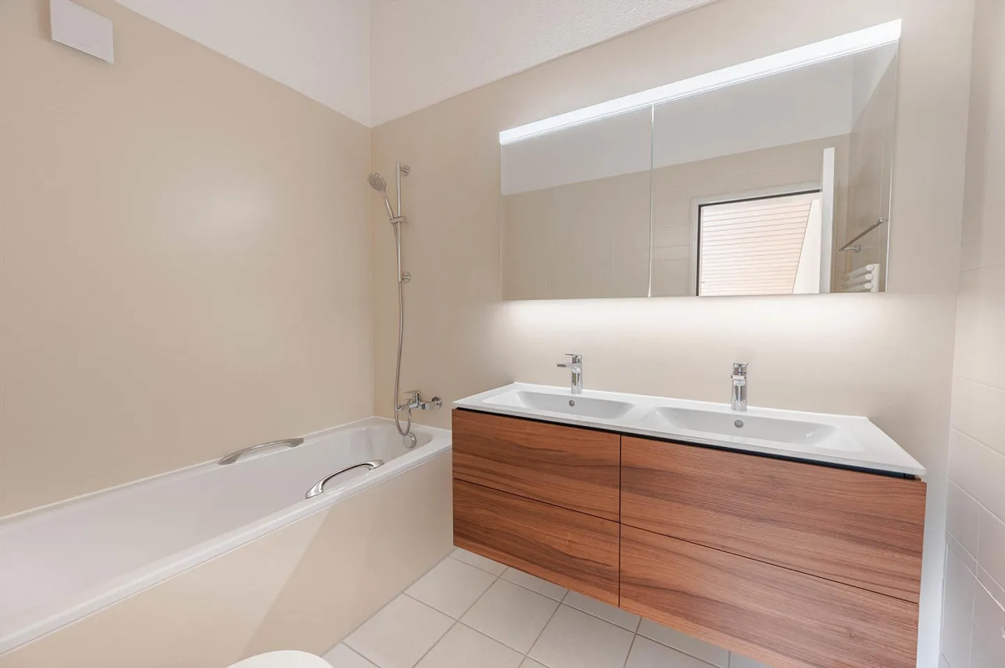 Exklusive Dachwohnung mit Seesicht - Foto 7 von 10
