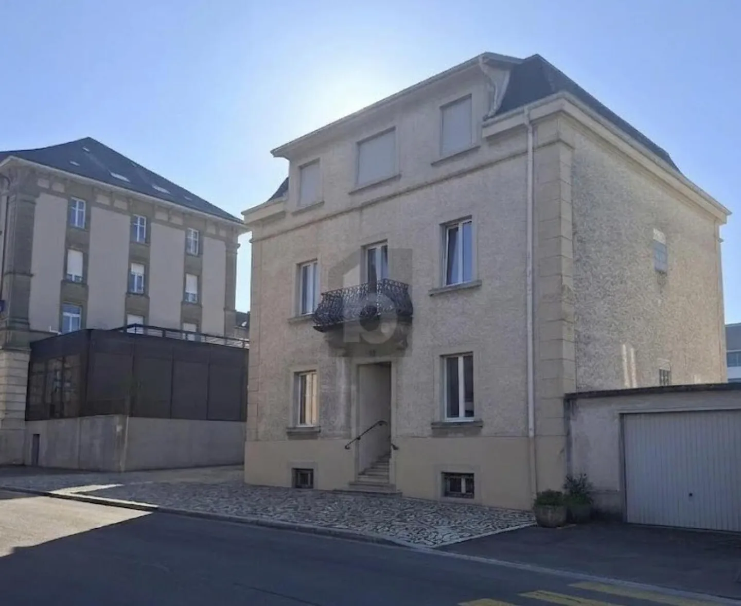 Bureau spacieux au centre-ville - Photo 1 sur 6