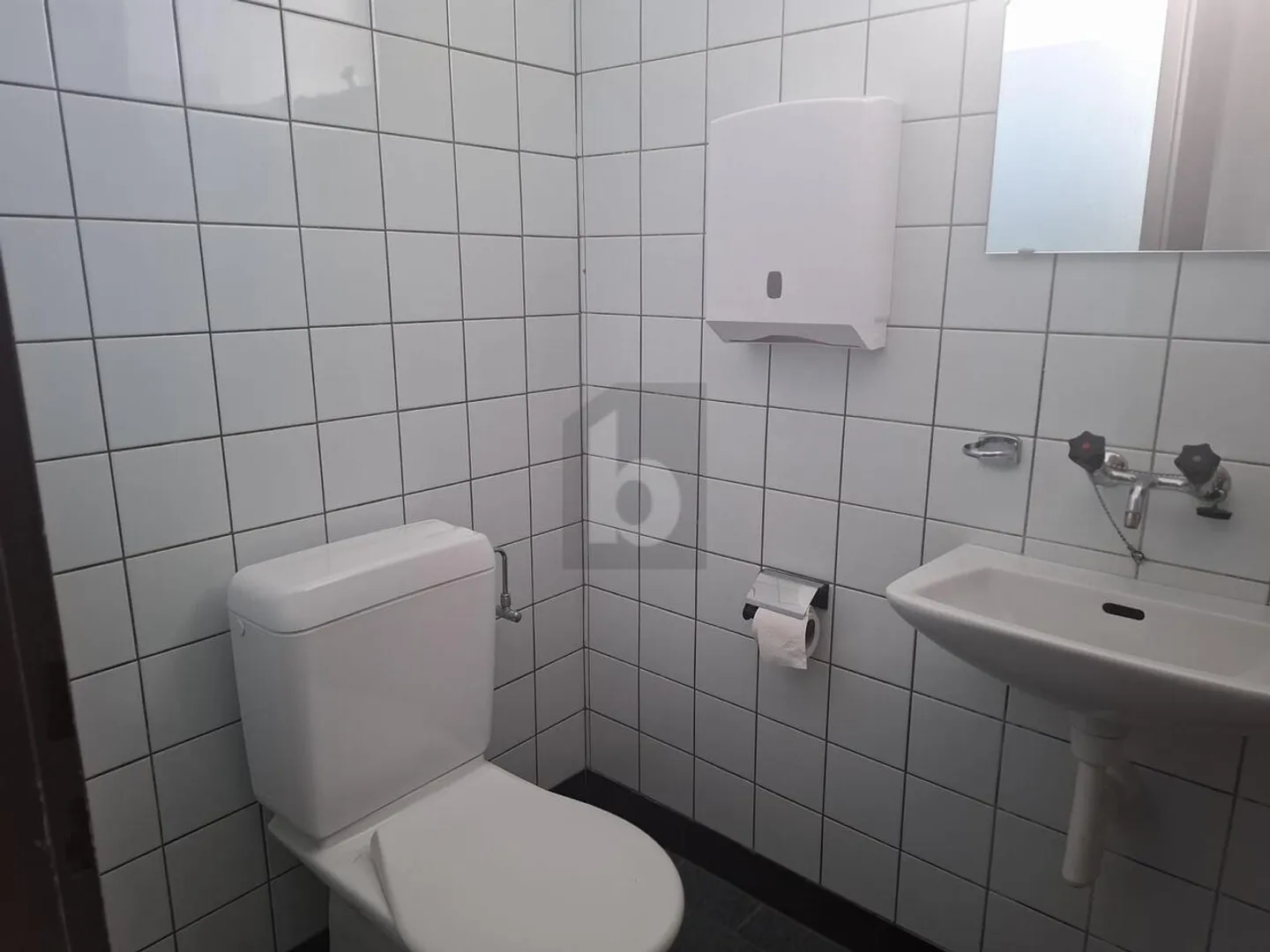 Bureau spacieux au centre-ville - Photo 3 sur 6