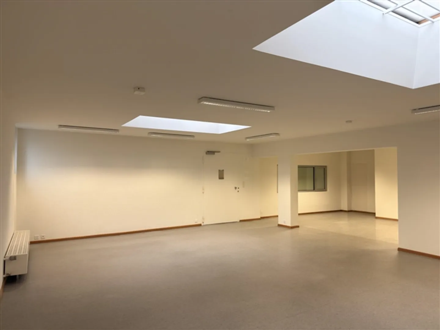 Unusual 100 m² commercial space in the heart of Ovronnaz - Photo 5 of 7