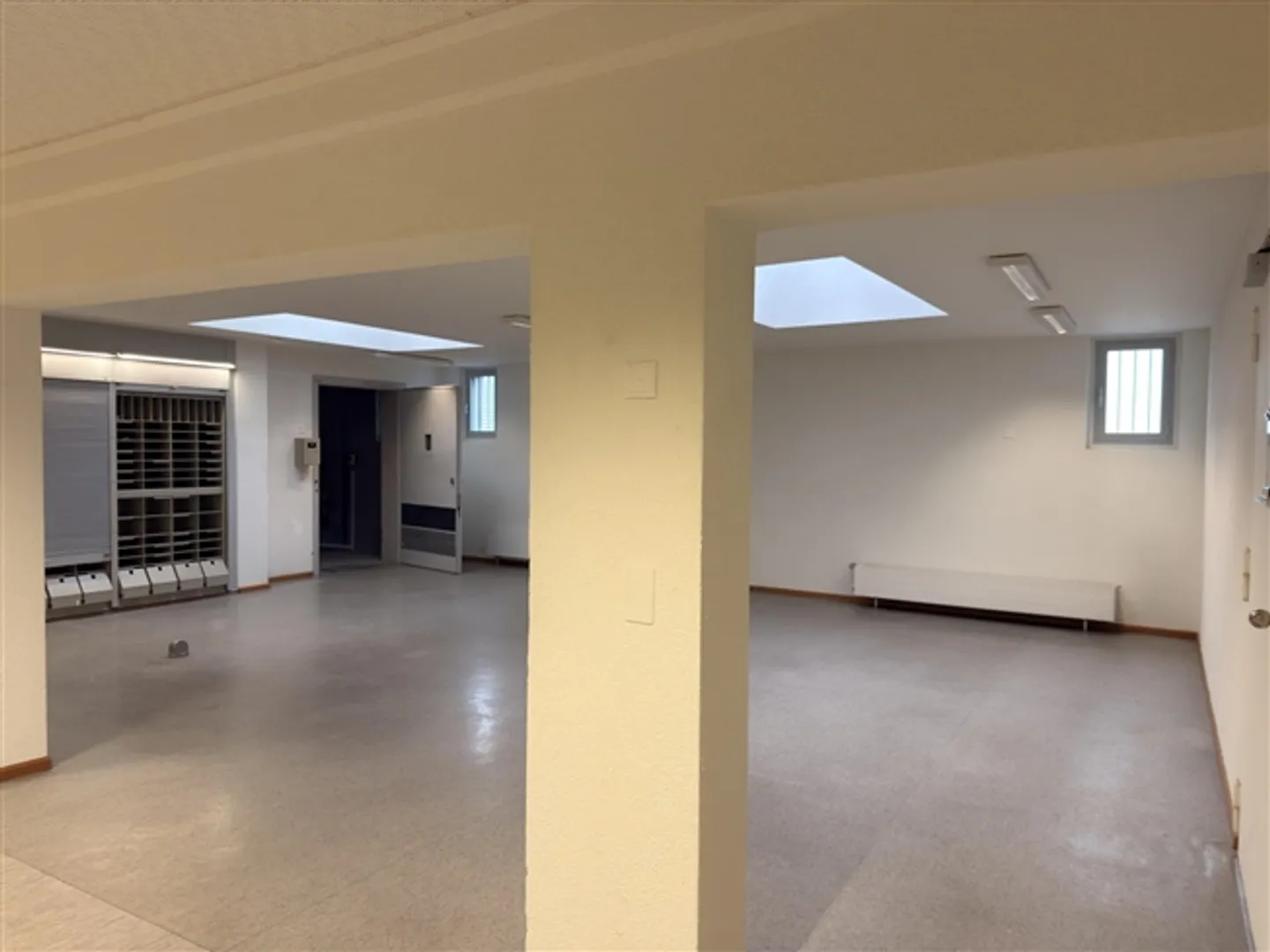 Unusual 100 m² commercial space in the heart of Ovronnaz - Photo 3 of 7