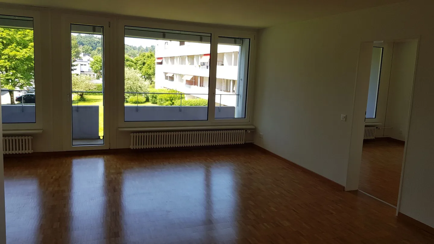 Appartamento esclusivo, luminoso con una vista mozzafiato sul verde e un ampio balcone. - Foto 4 di 10