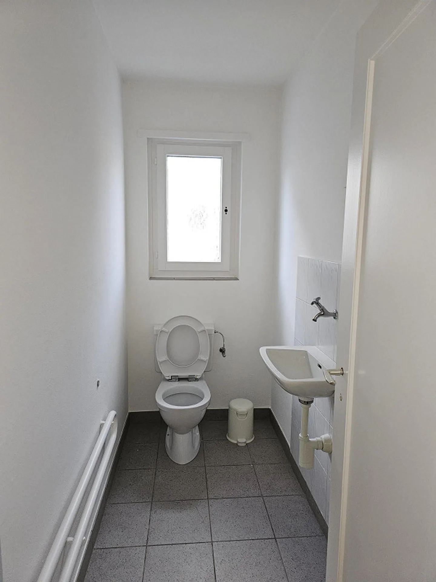 Quiet and preferred residential area: 4.5 room apartment - Photo 5 of 15