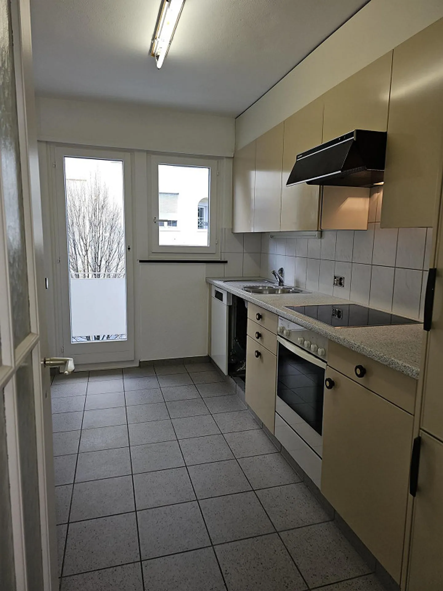 Quiet and preferred residential area: 4.5 room apartment - Photo 6 of 15