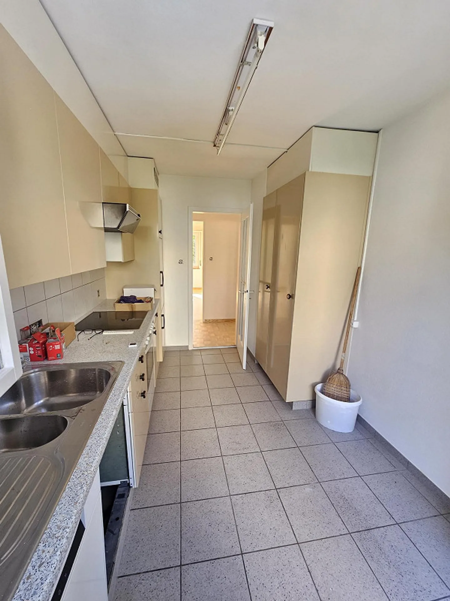 Quiet and preferred residential area: 4.5 room apartment - Photo 8 of 15