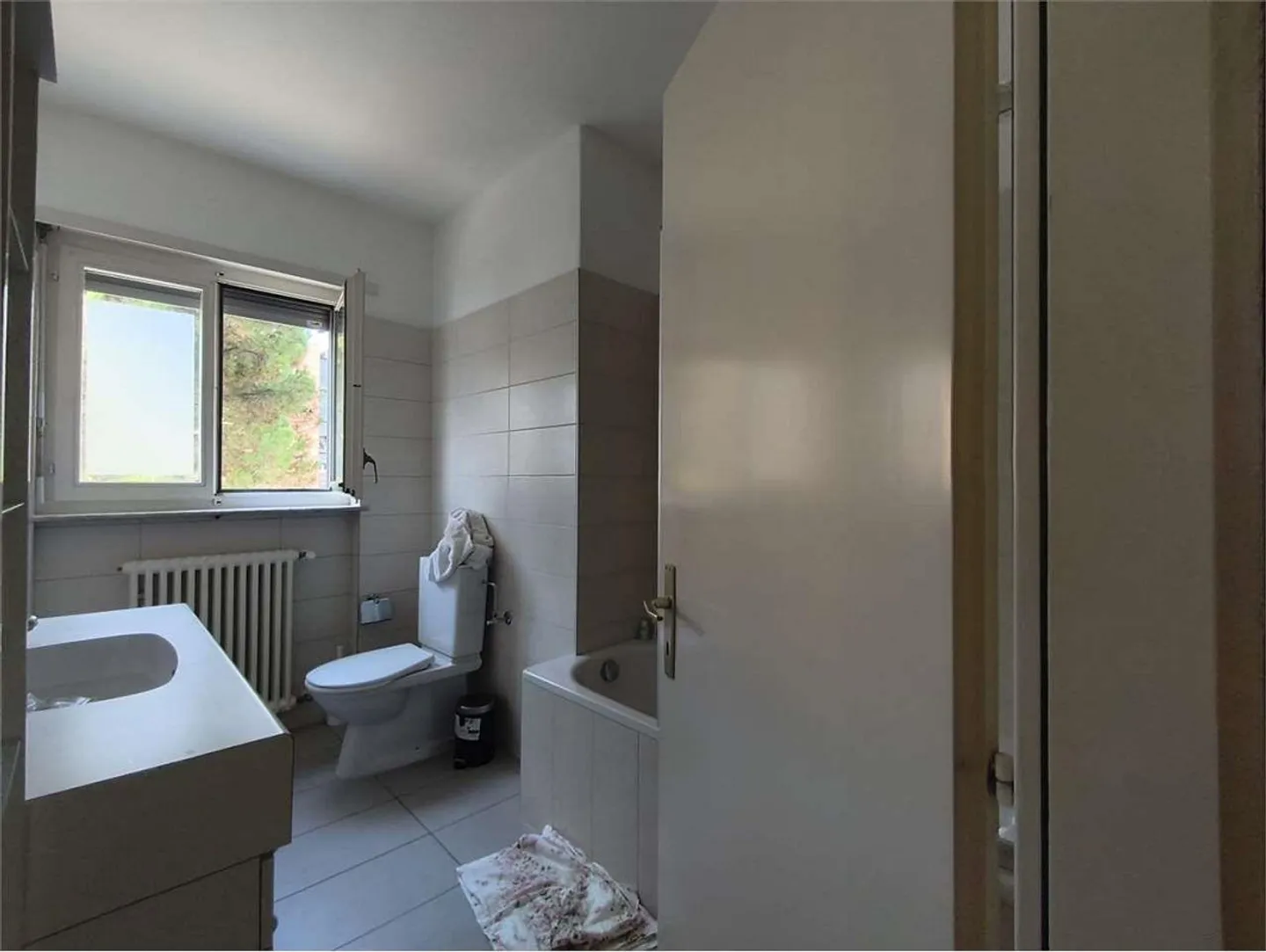 Pregassona (Via Merlina) - Spacious 4.5 Rooms Furnished with Three Balconies - Photo 6 of 12