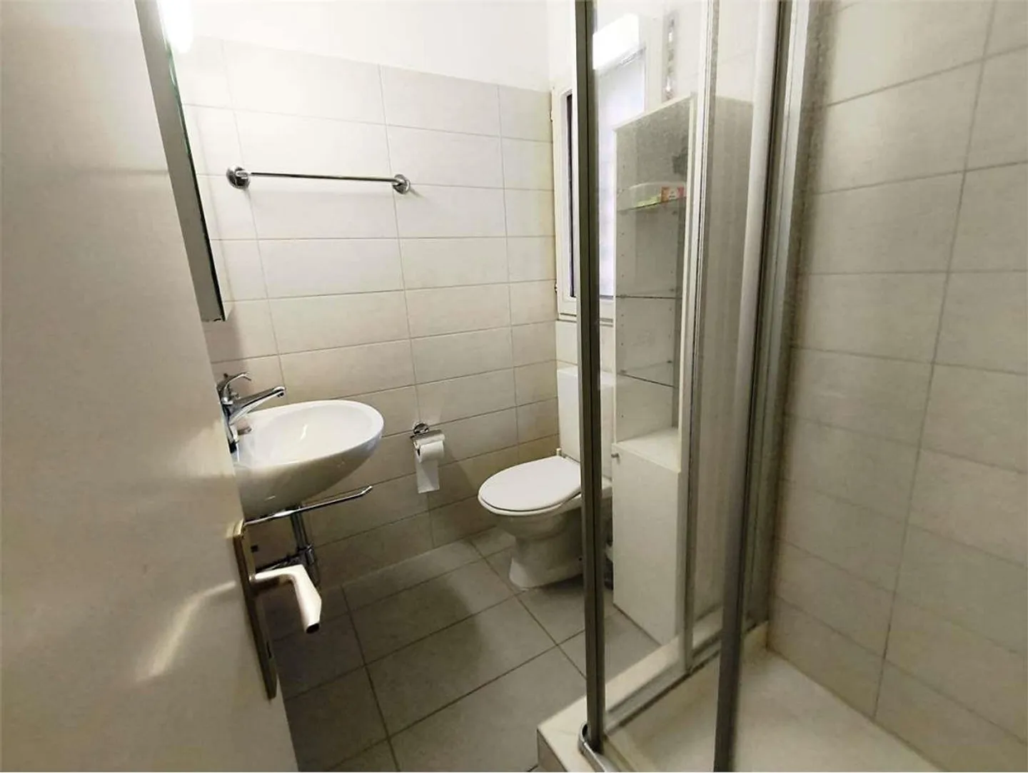 Pregassona (Via Merlina) - Spacious 4.5 Rooms Furnished with Three Balconies - Photo 9 of 12