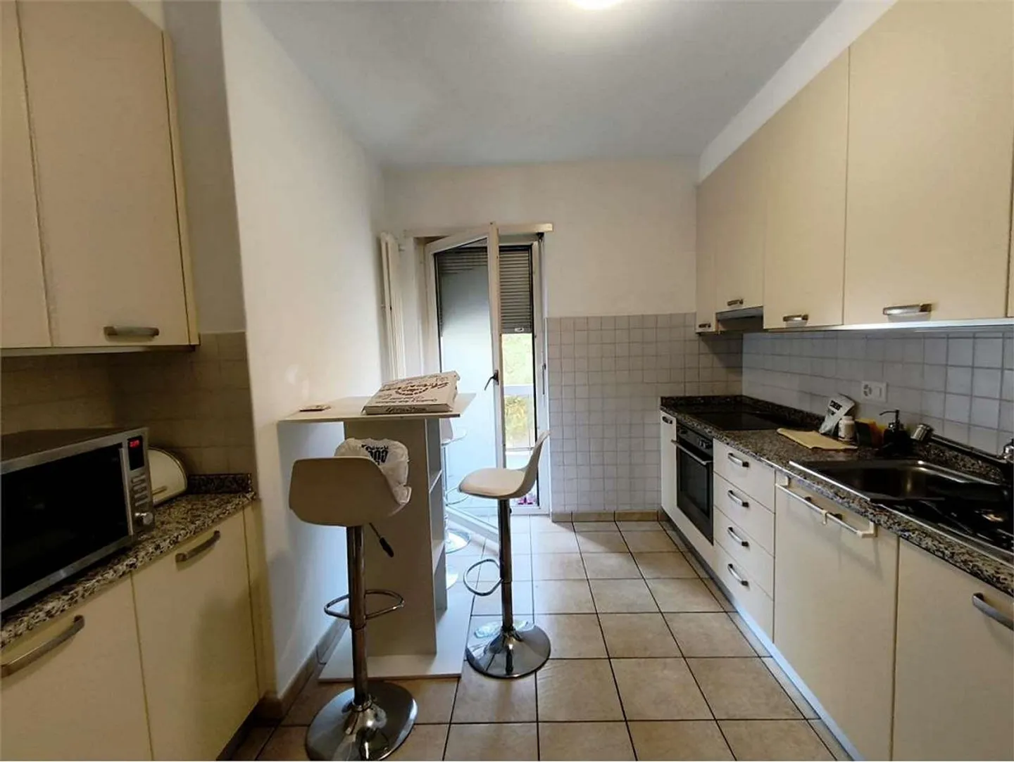 Pregassona (Via Merlina) - Spacious 4.5 Rooms Furnished with Three Balconies - Photo 10 of 12