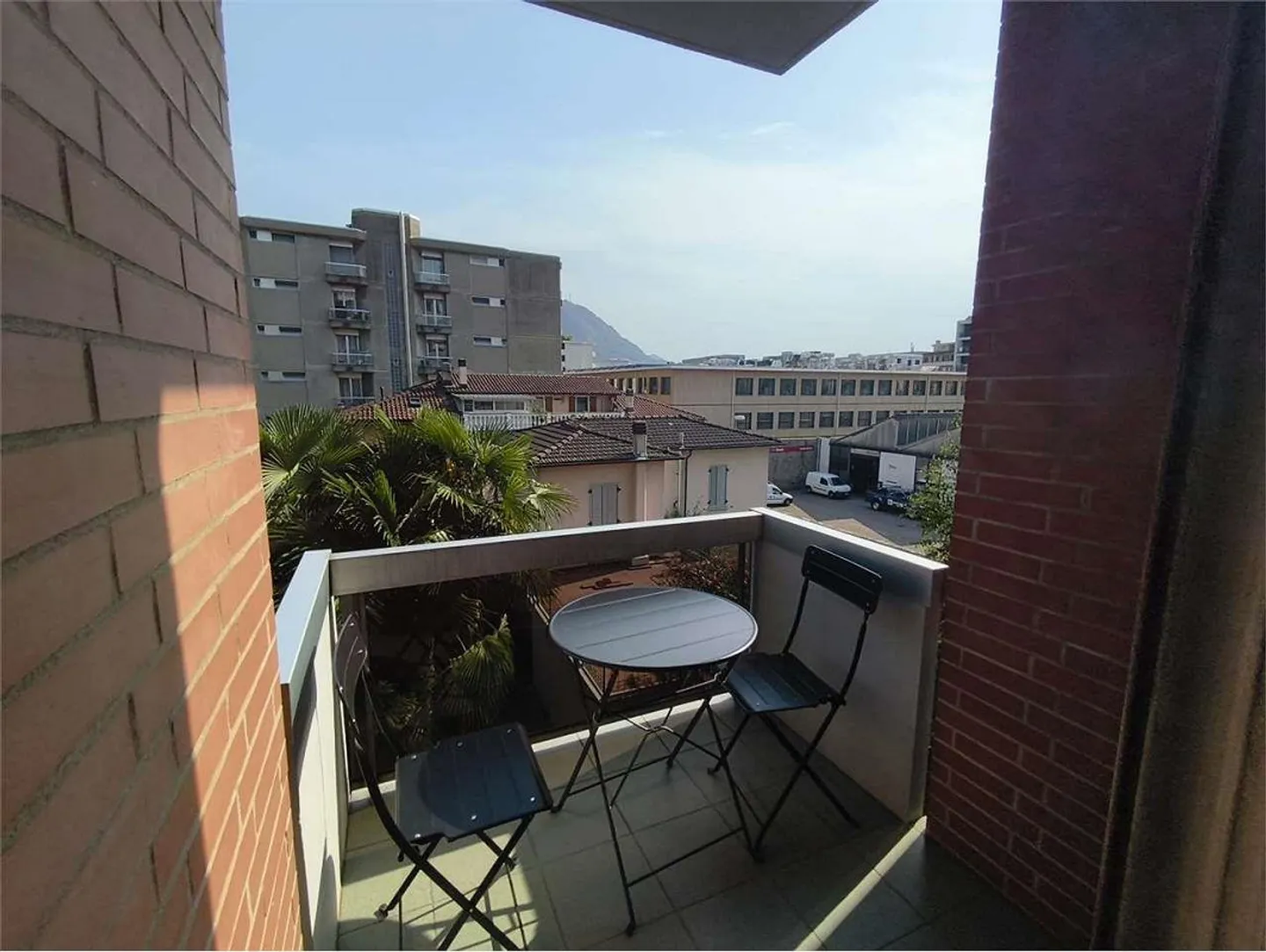 Pregassona (Via Merlina) - Spacious 4.5 Rooms Furnished with Three Balconies - Photo 11 of 12