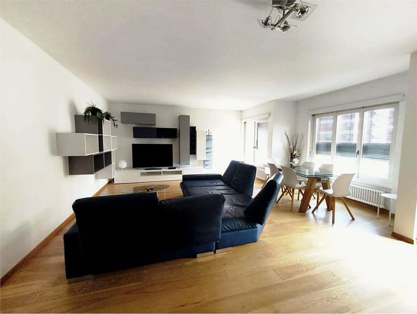 Pregassona (Via Merlina) - Spacious 4.5 Rooms Furnished with Three Balconies - Photo 2 of 12