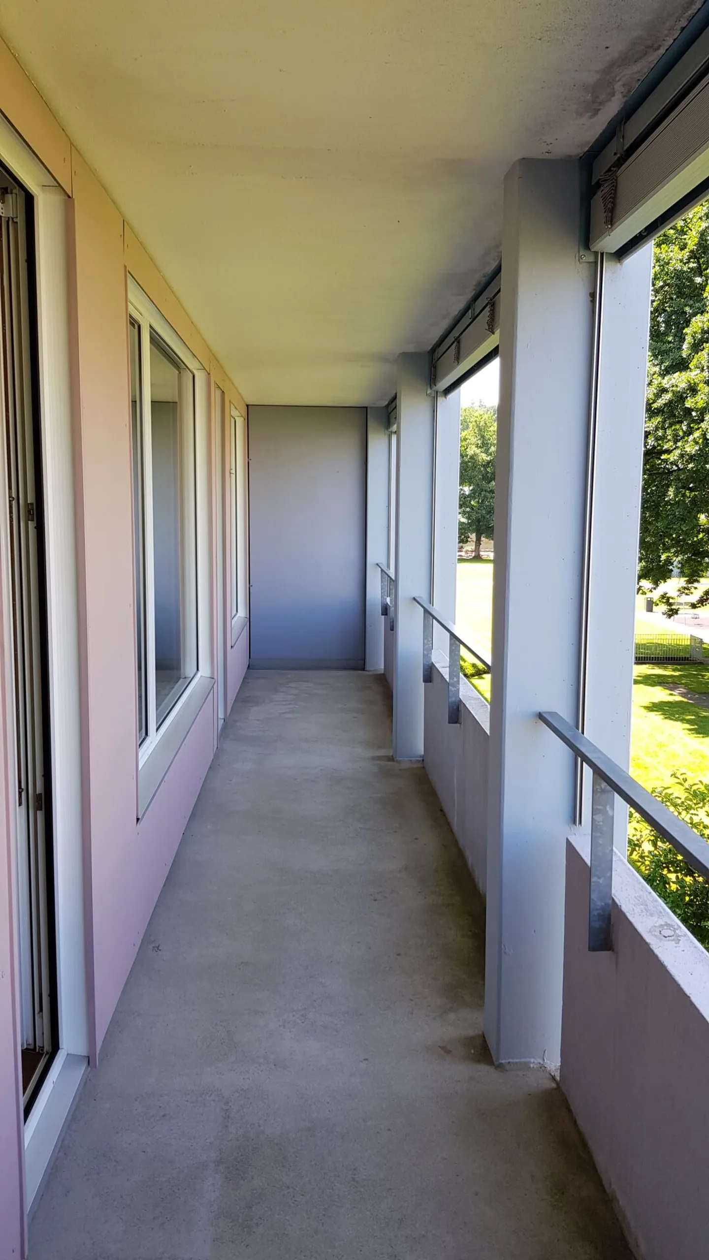 Appartamento esclusivo, luminoso con una vista mozzafiato sul verde e un ampio balcone. - Foto 9 di 10