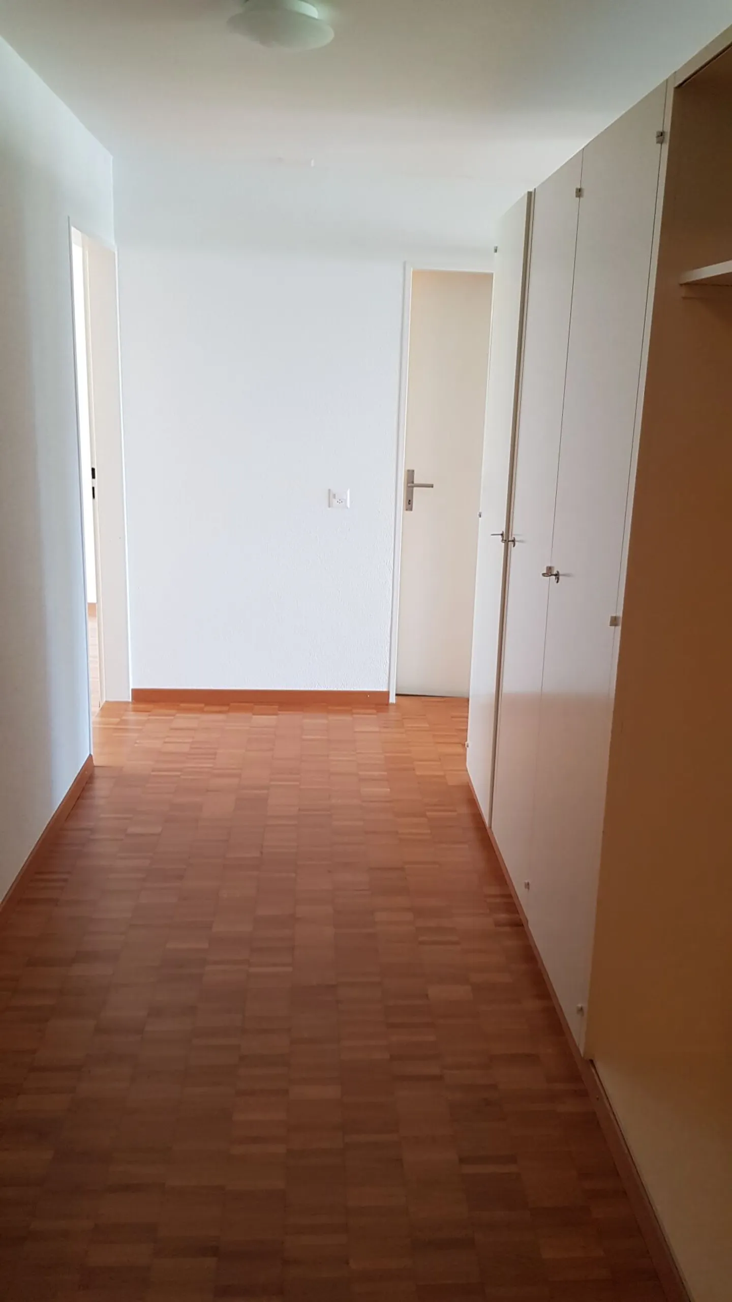 Appartamento esclusivo, luminoso con una vista mozzafiato sul verde e un ampio balcone. - Foto 10 di 10