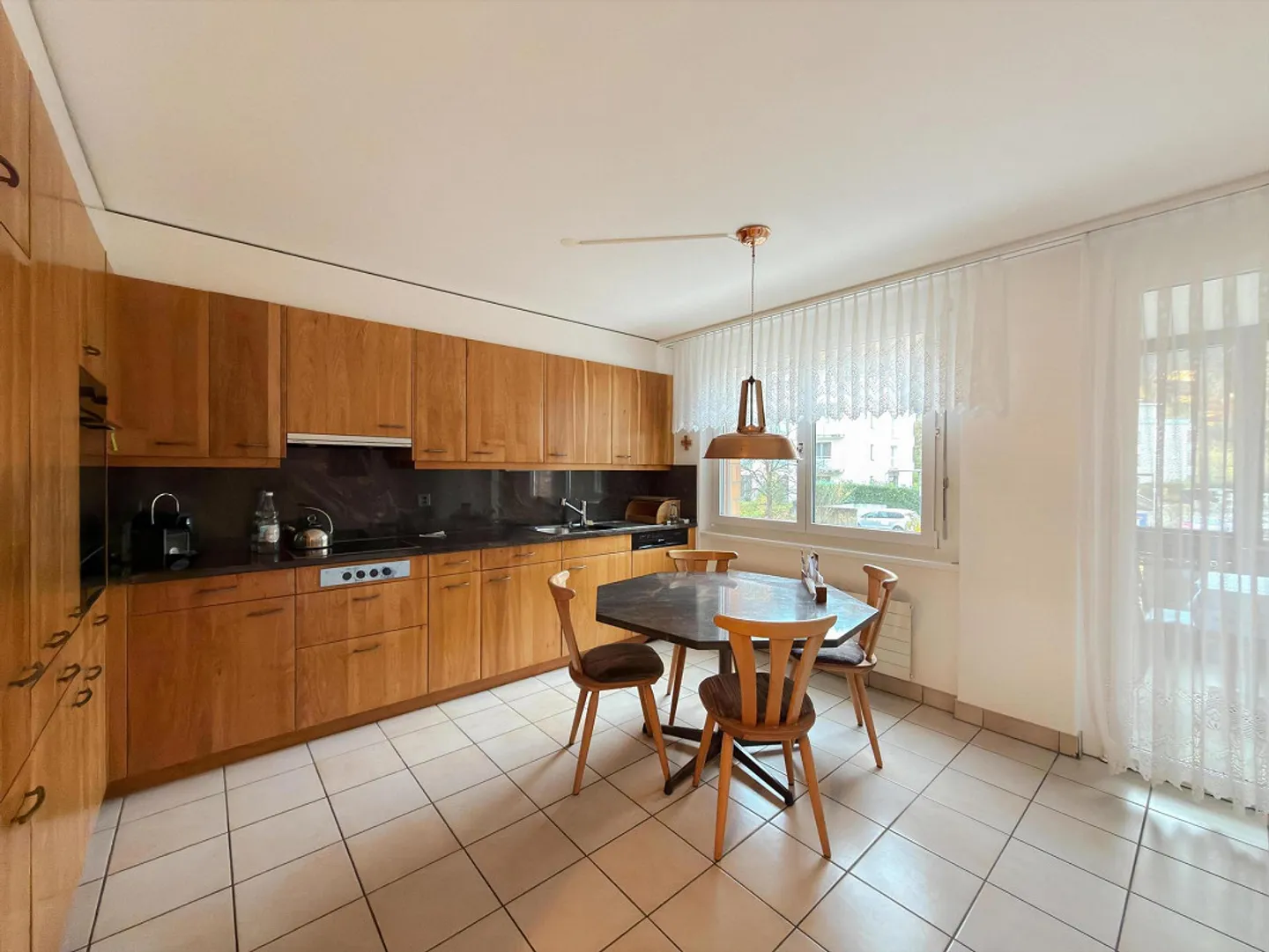 Gepflegte 4.5-Zimmer-Wohnung mit herrlichem Ausblick - Foto 3 von 10