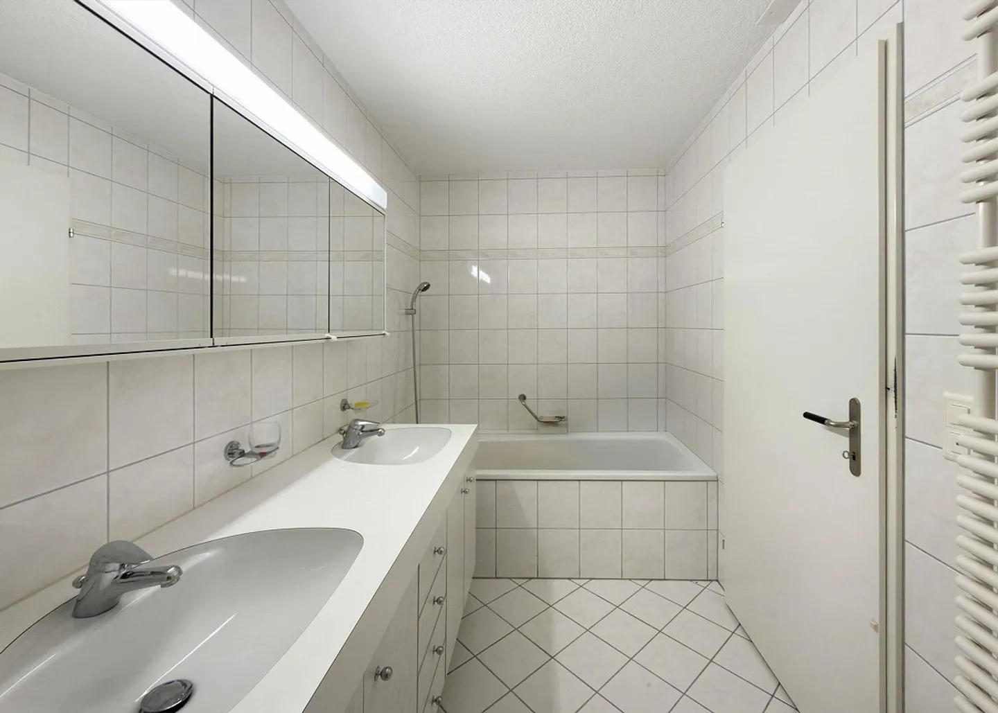 Gepflegte 4.5-Zimmer-Wohnung mit herrlichem Ausblick - Foto 6 von 10