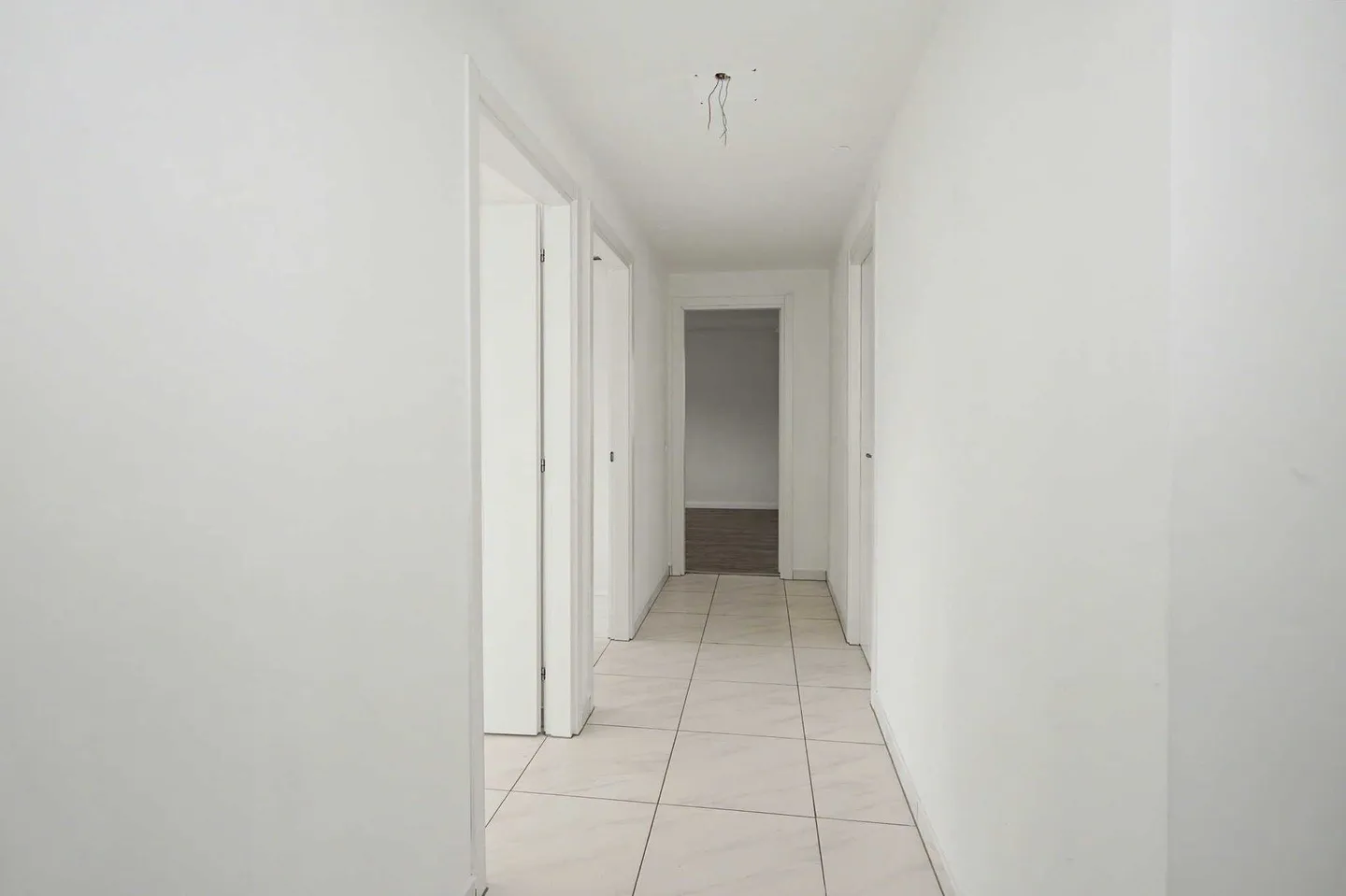 Appartement rénové de 3 pièces à Reinach - Photo 3 sur 8