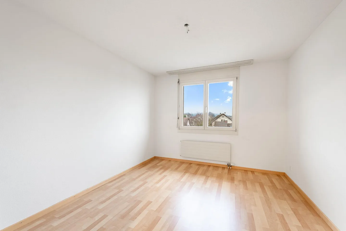 Appartement en copropriété de 4,5 pièces - Point central du rez-de-chaussée - Photo 4 sur 12