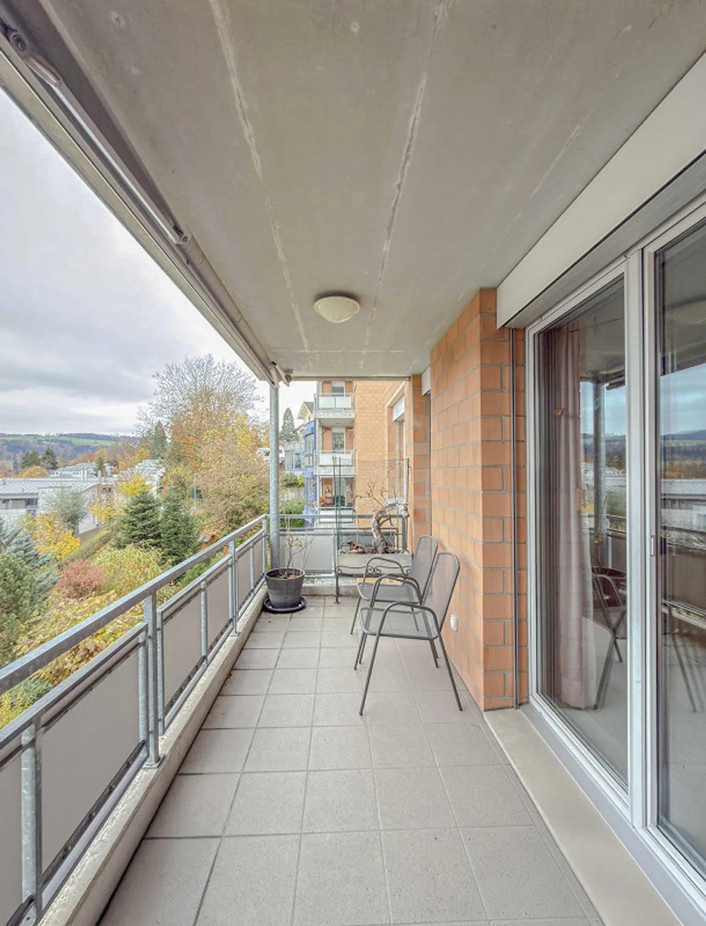 Gepflegte 4.5-Zimmer-Wohnung mit herrlichem Ausblick - Foto 8 von 10