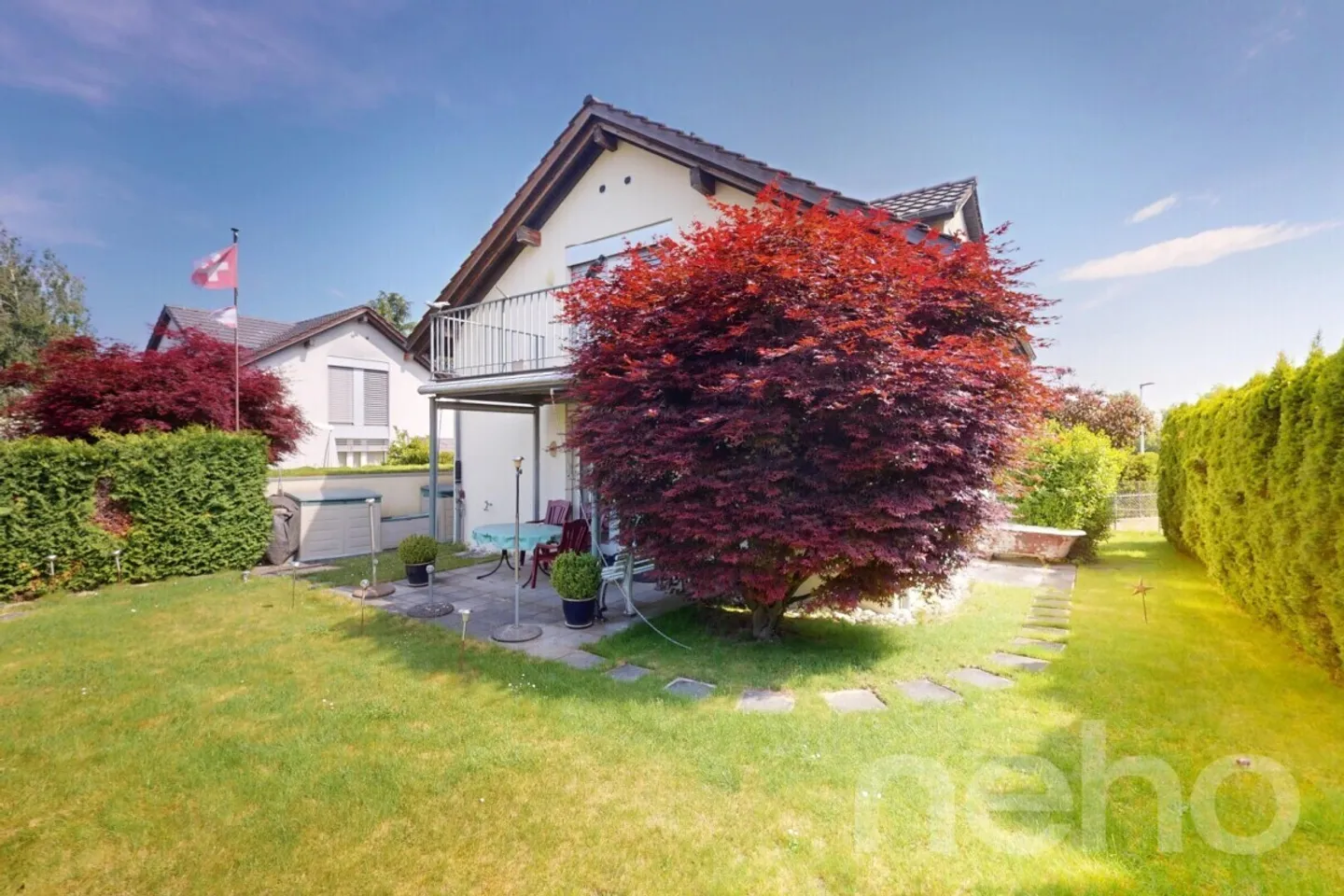 Casa affascinante in una posizione tranquilla con giardino e box auto - Foto 1 di 13